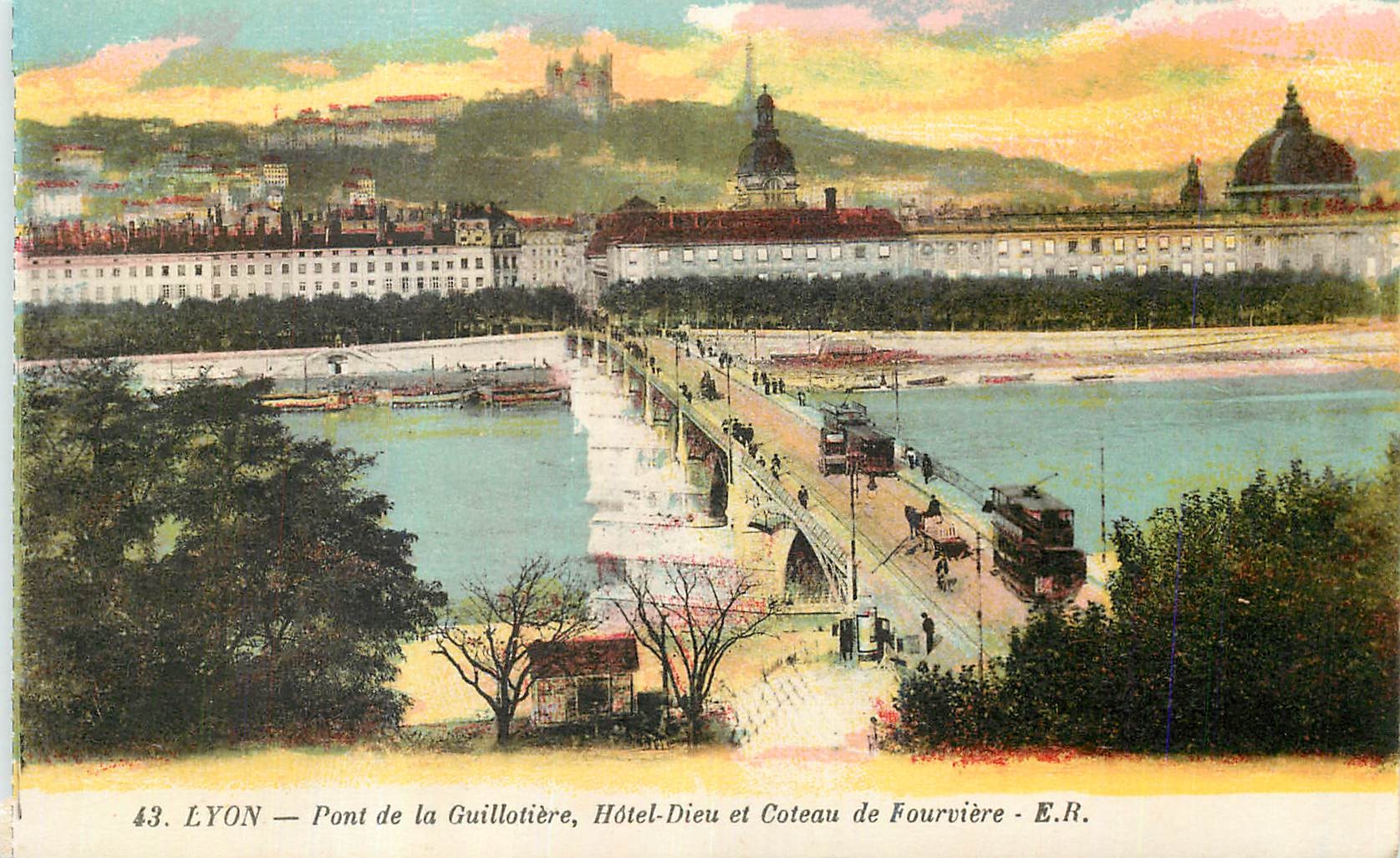 CPA Lyon Pont de la Guillotiere Hotel Dieu et Coteau de Fourviere  Tramway