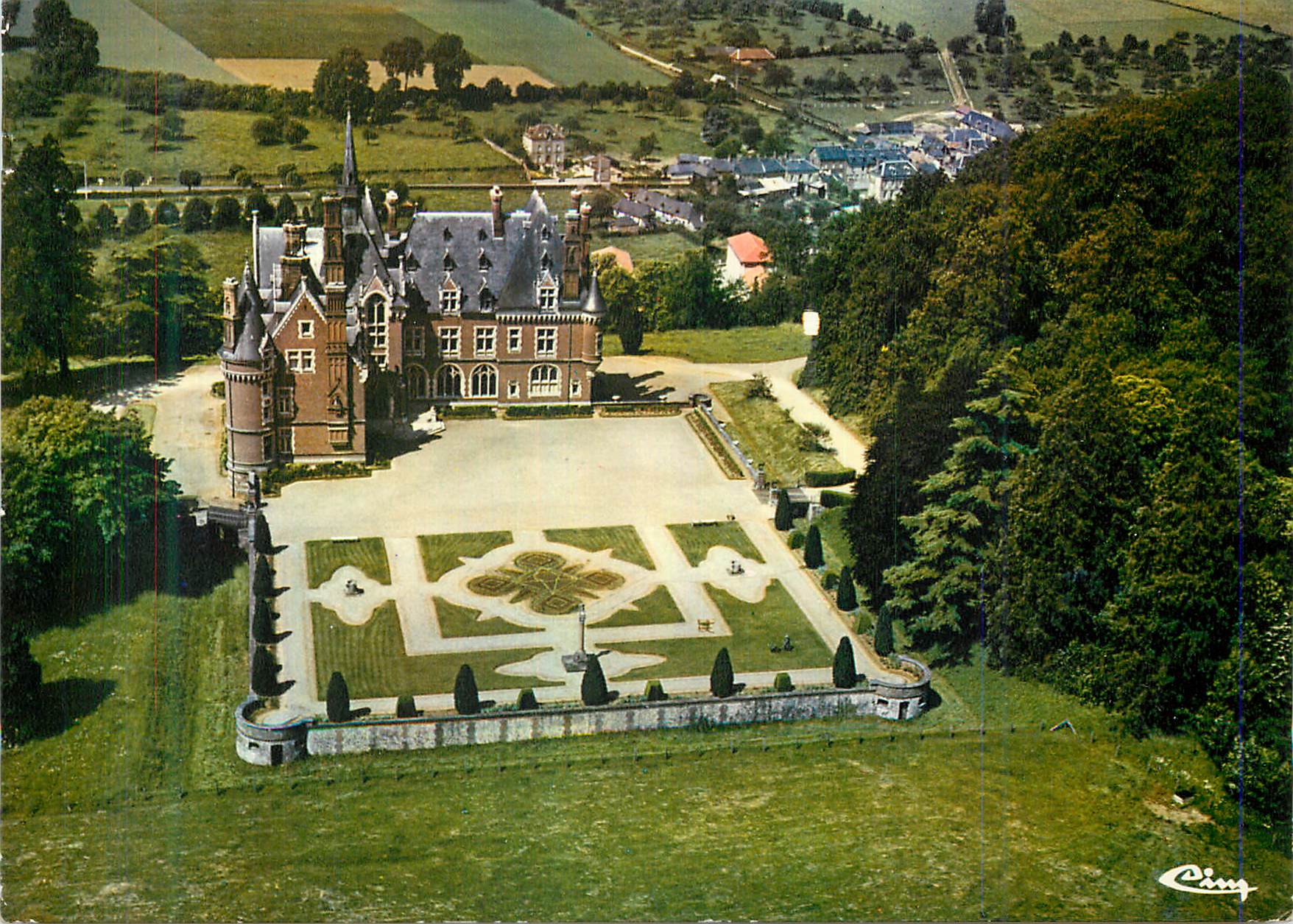 CPM Gaillefontaine Seine Mar Vue aerienne Le chateau 