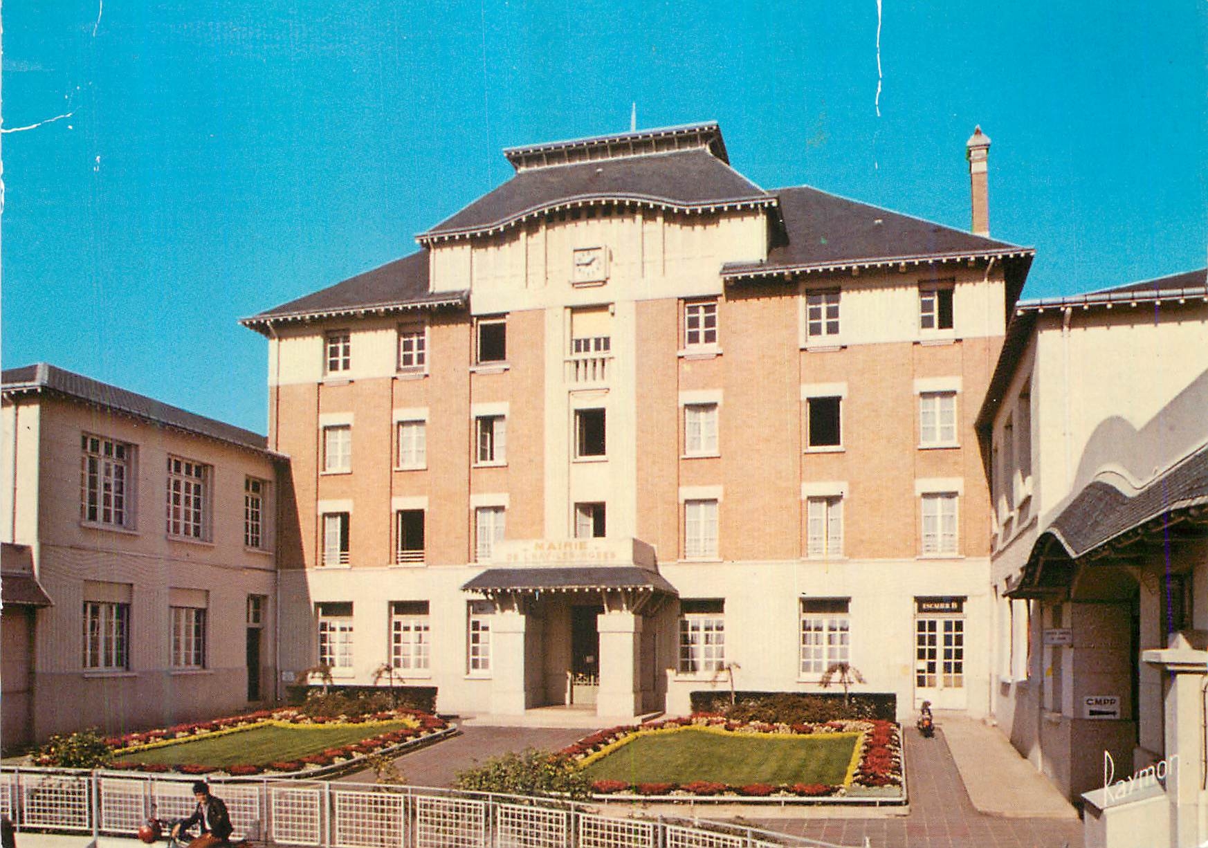 CPM L Hal les Roses Val de Marne La Mairie 