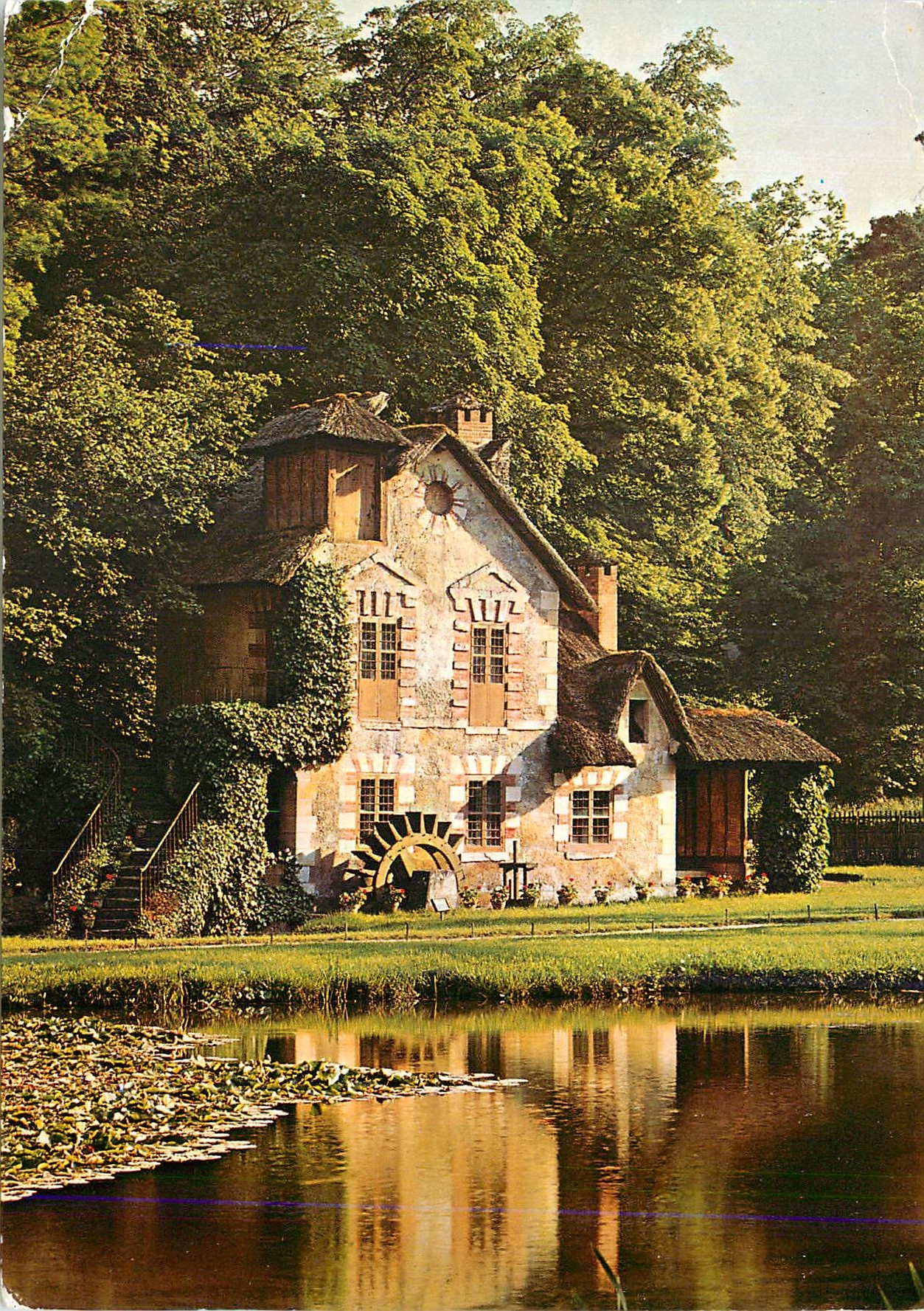 CPM Versailles Hameau de Trianon Le Moulin