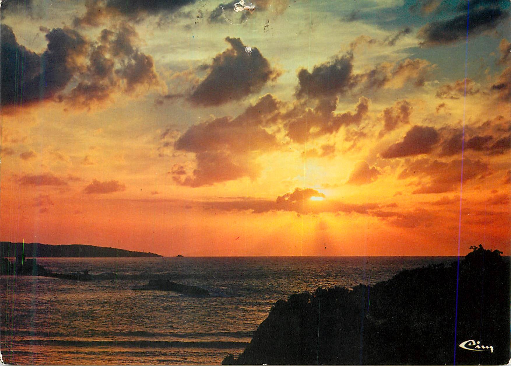 Coucher de soleil sur la baie — ST-JEAN-de-LUZ (Pyr.-Atl.) — Imprimeur Combiér, Mâcon