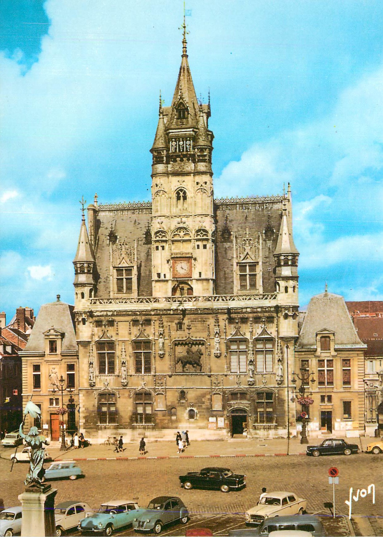 Hôtel de Ville de Compiègne — statue de Jeanne d'Arc — Éditions d'art Yvon