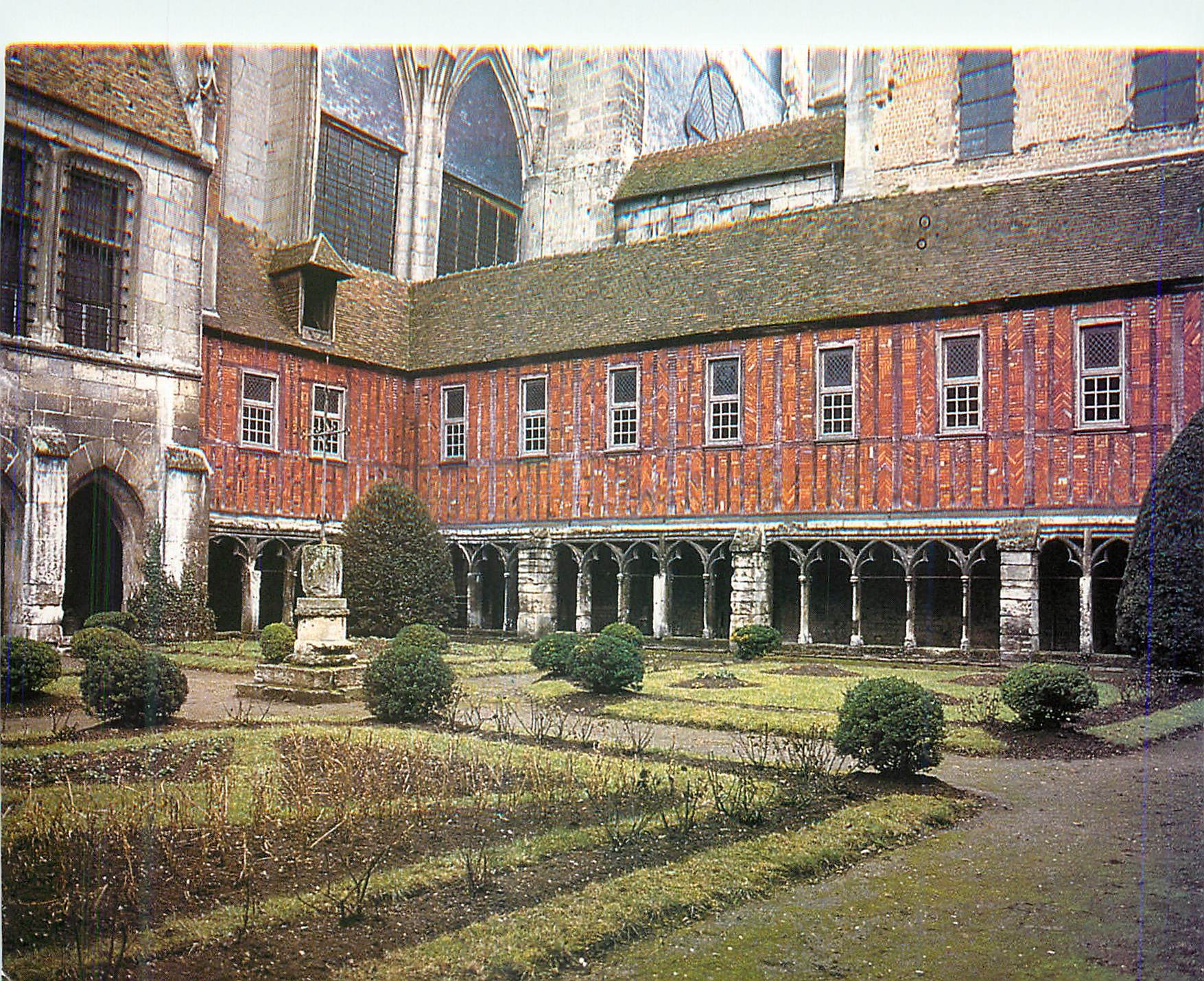 CPM Beauvais Oise Cathedrale St Pierre Le cloitre 