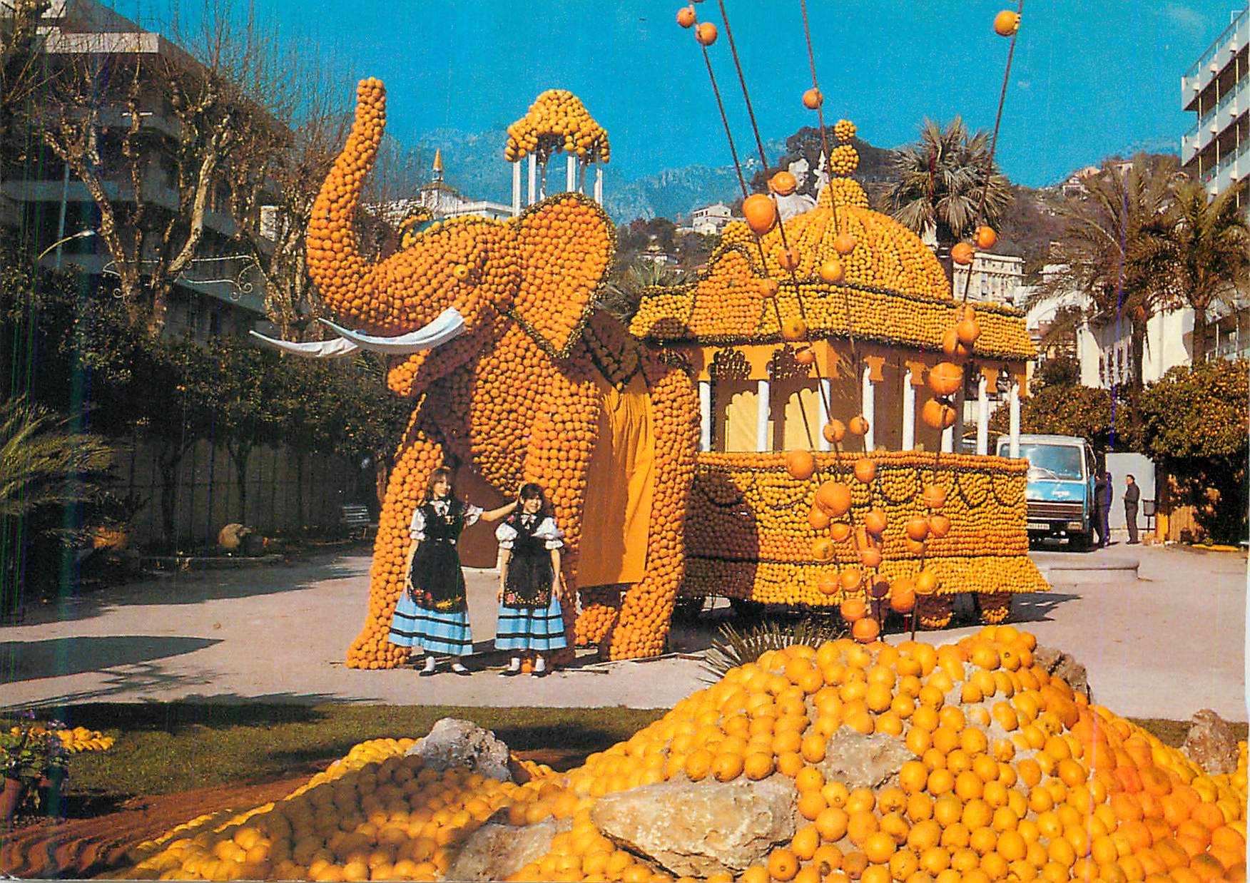 CPM Menton La Perle de France Fetes du Citron dans les Jardins Bioves  Elephant