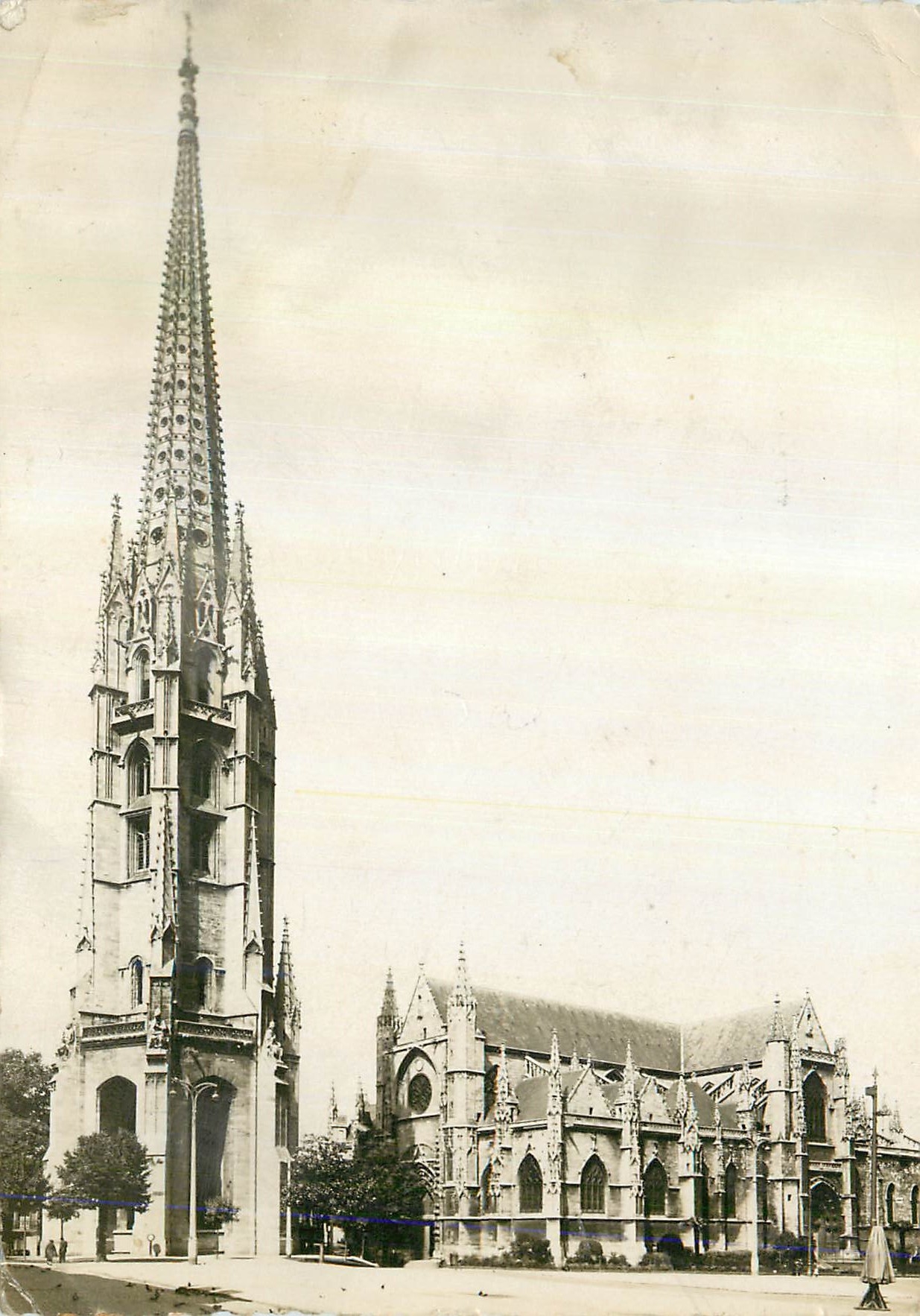 CPM Bordeaux La Tour St Michel et l Eglise 