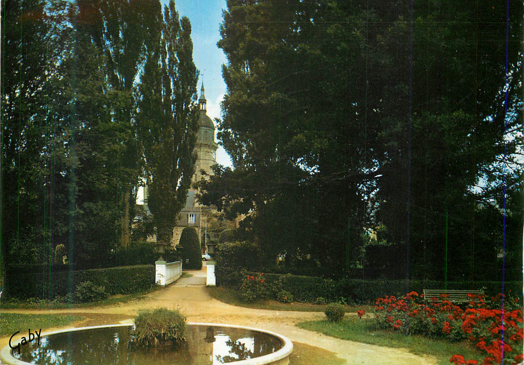 CPM Lamballe C du N Le jardin public 