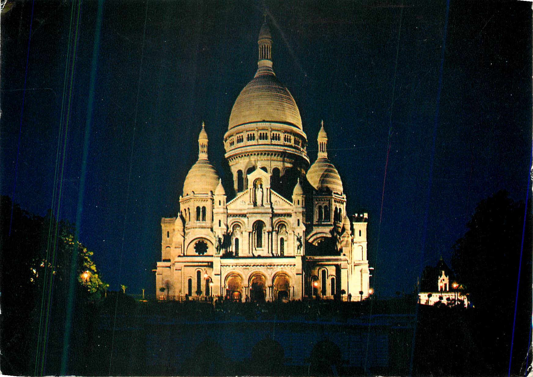 CPA Paris La Basilique du Sacre Coeur illuminee 