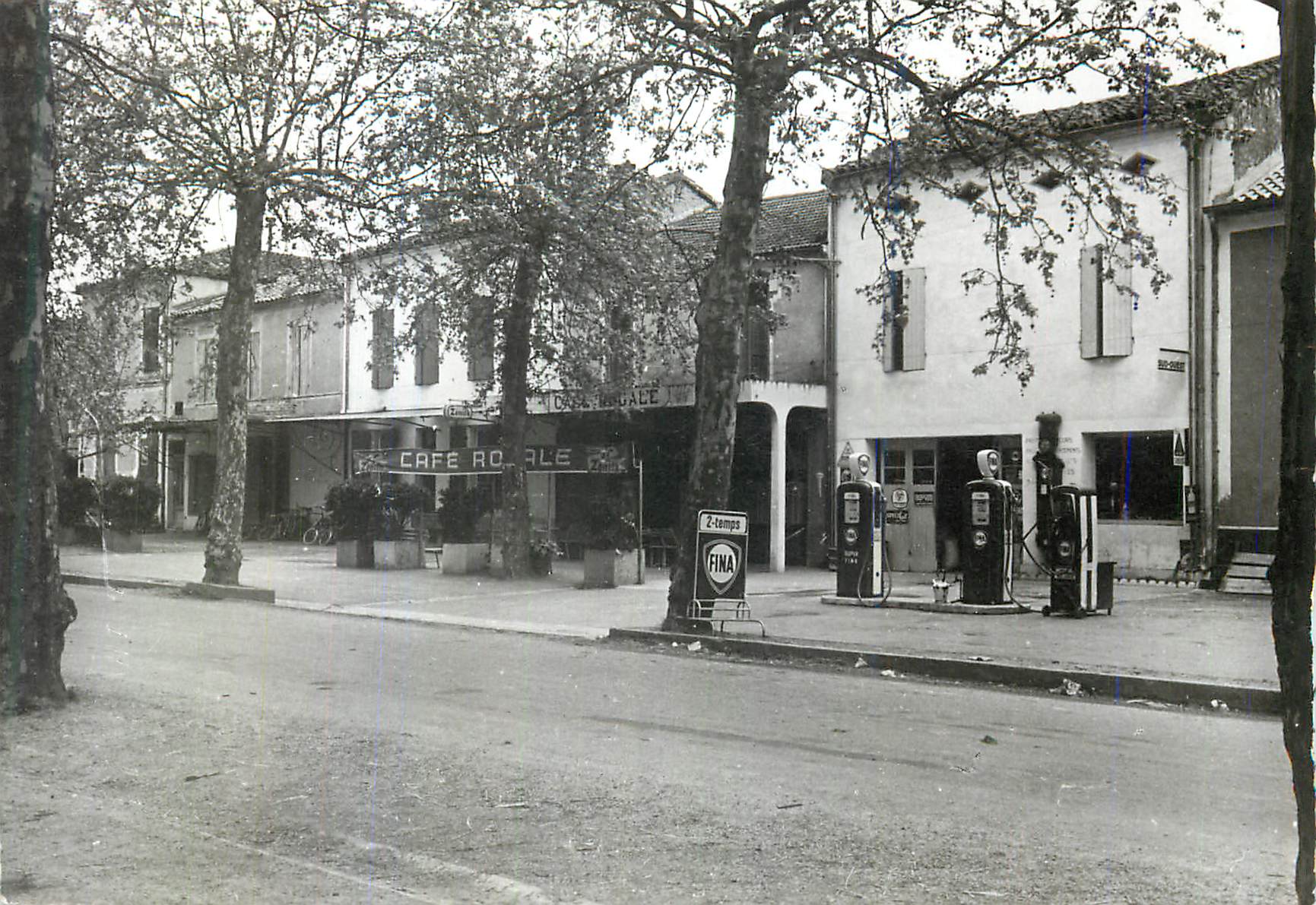 CPA Caudecoste Place Raoul Regale Station Service Fina