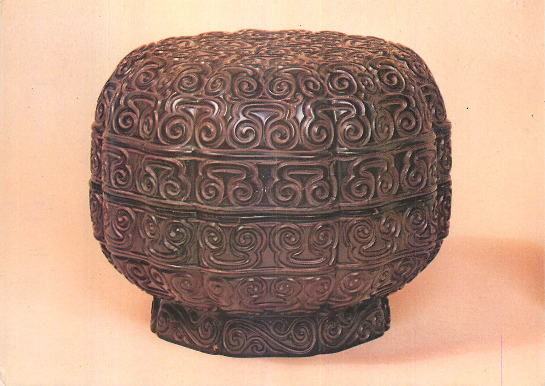 CPM Box and cover Carved lacquer in layers of black and red Victoria and Albert Museum  Chine China