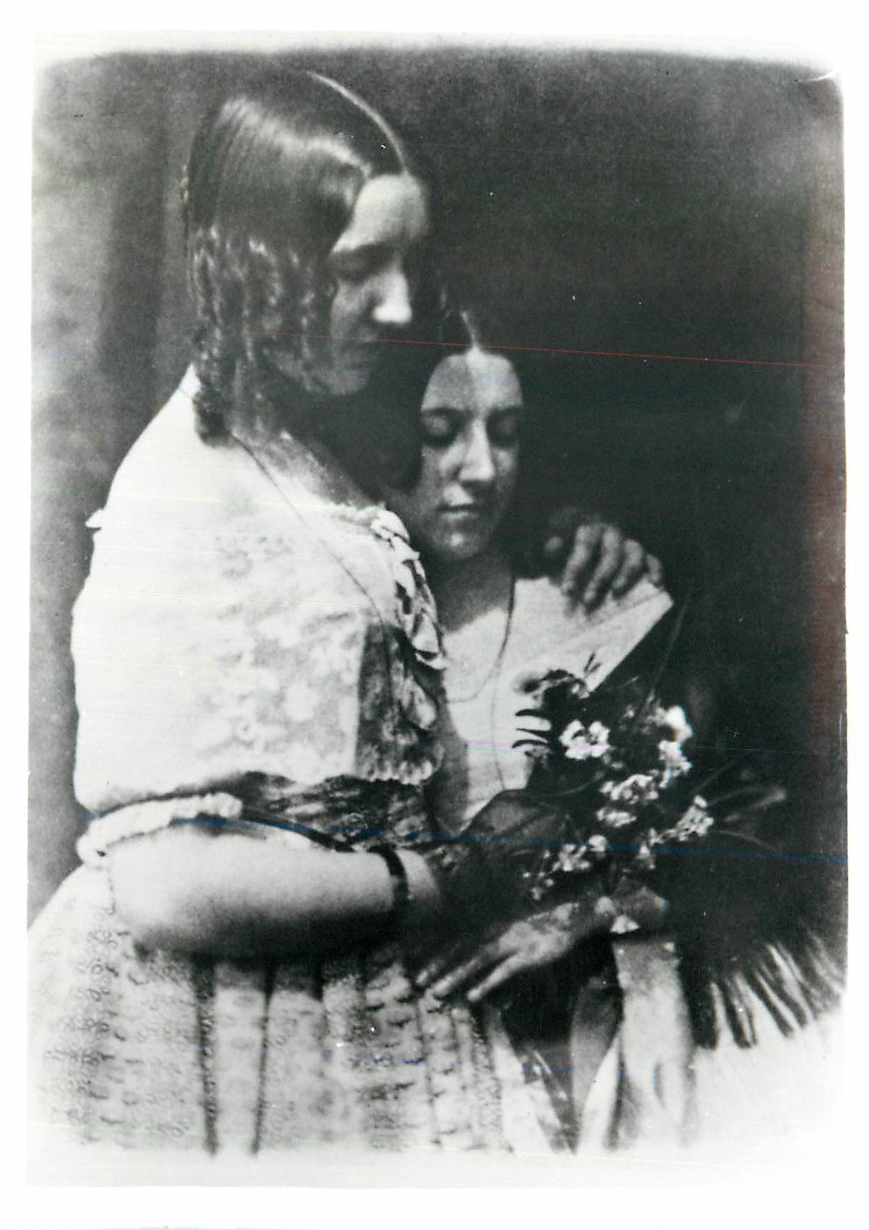 CPM The Misses Binney Calotype Victoria and Albert Museum DO Hill and R Adamson