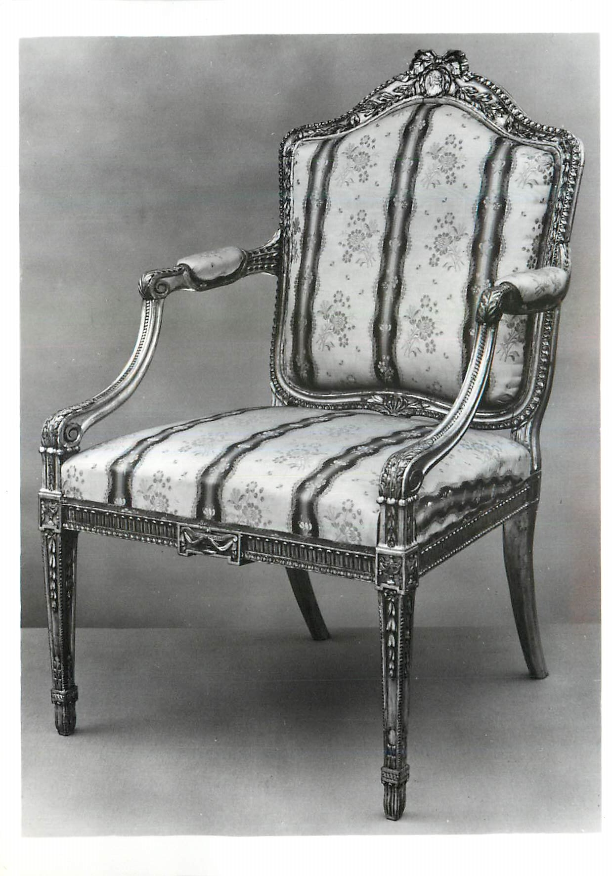 CPM Arm chair Carved and gilt wood Victoria and Albert Museum 