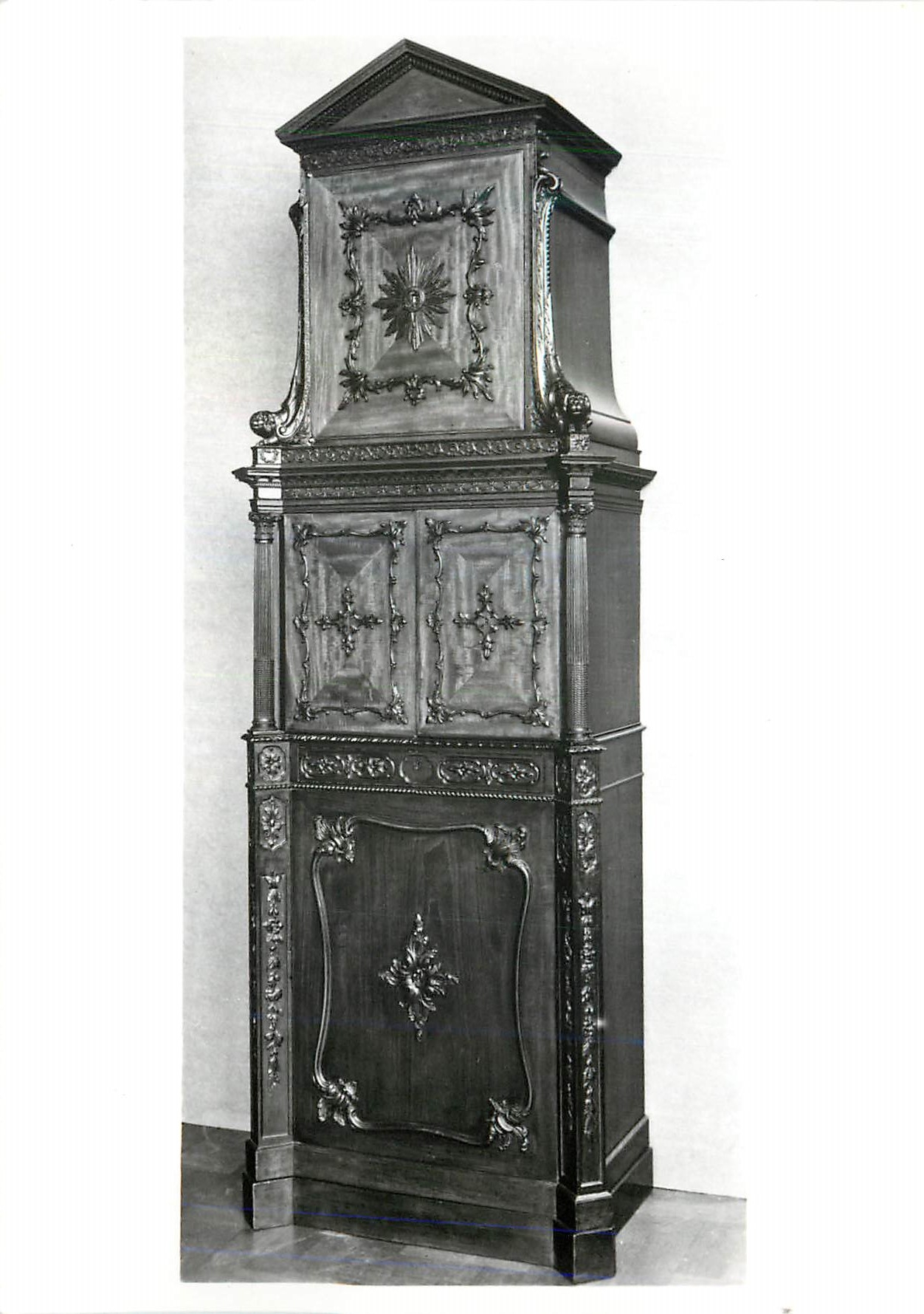 CPM The Vile Cabinet Carved Mahogany Victoria and Albert Museum 