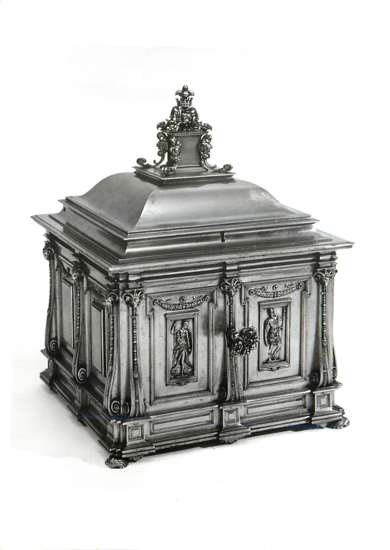CPM Casket With chiselled decoration Victoria and Albert Museum 