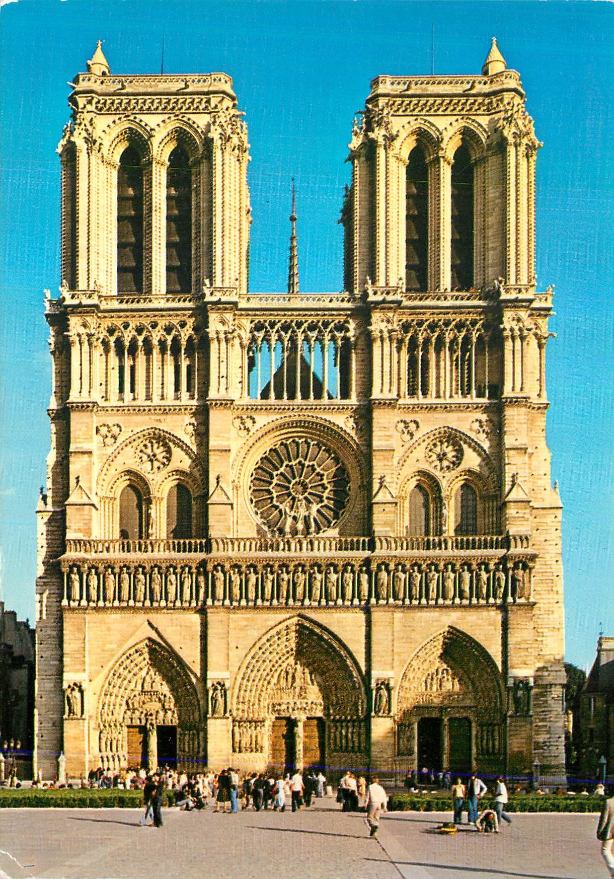CPM Paris La Cathedrale Notre Dame 