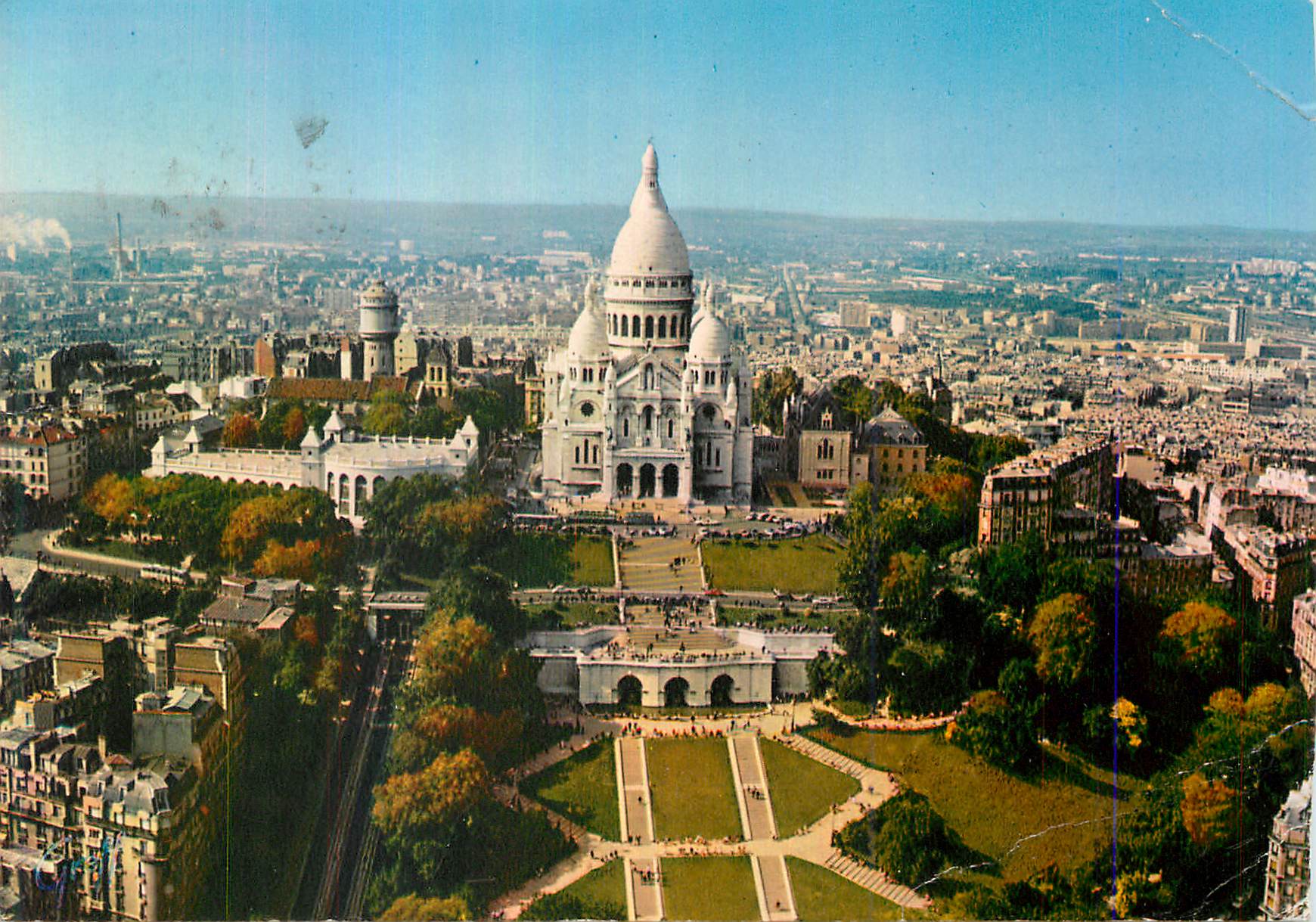 CPM Paris Vue aerienne Basilique du Sacre Coeur de Montmartre 