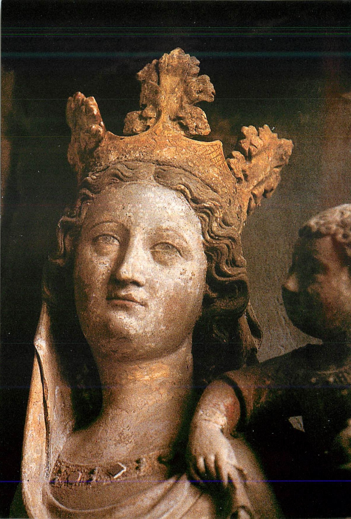 CPM Vierge et l enfant detail sculpture piere polychrome et doree 