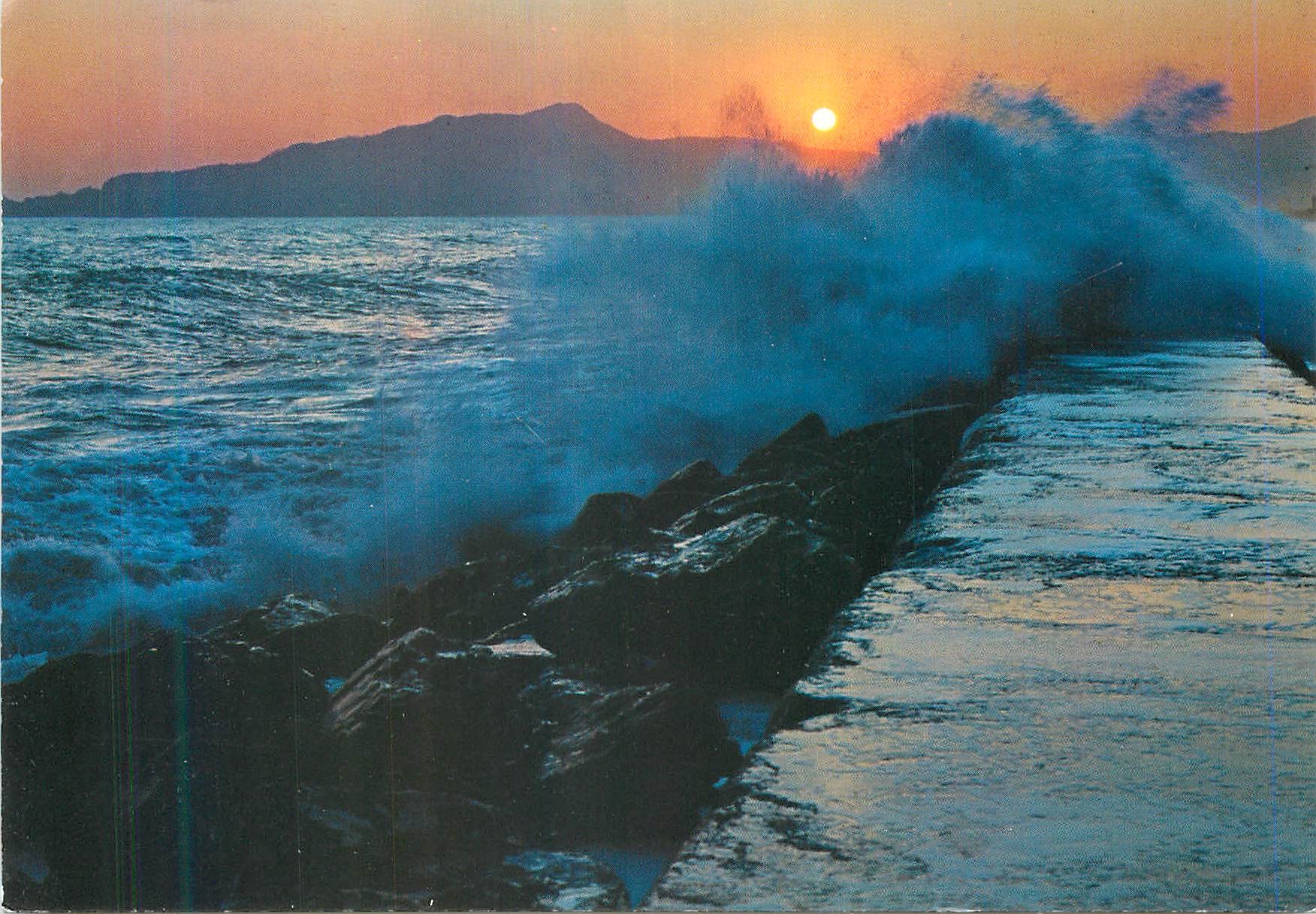 CPM Coucher de soleil sur nos Merveilleux Rivages 