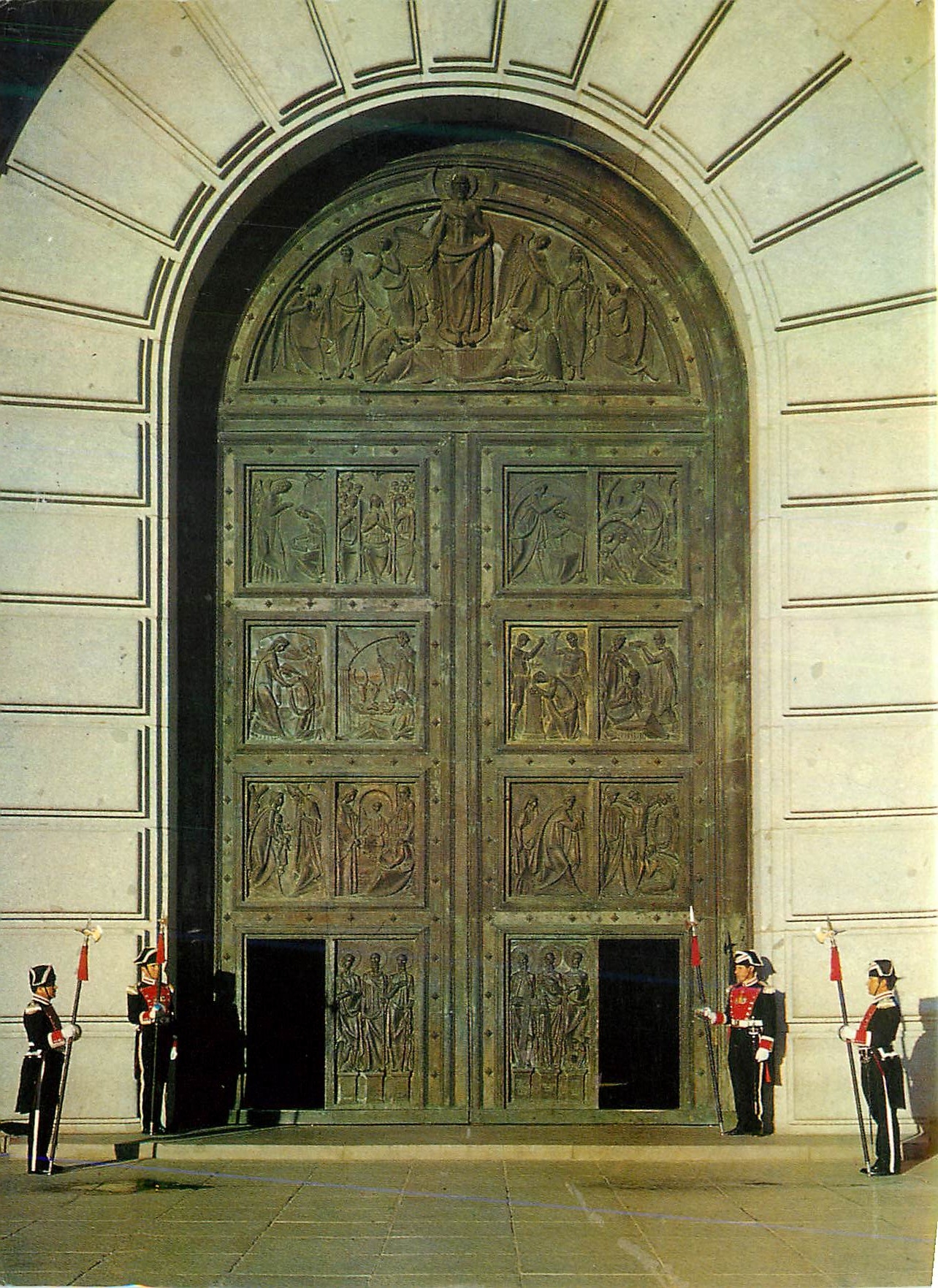 Santa Cruz del Valle de los Caídos — Entrance to the Basilica — Editorial Patrimonio Nacional