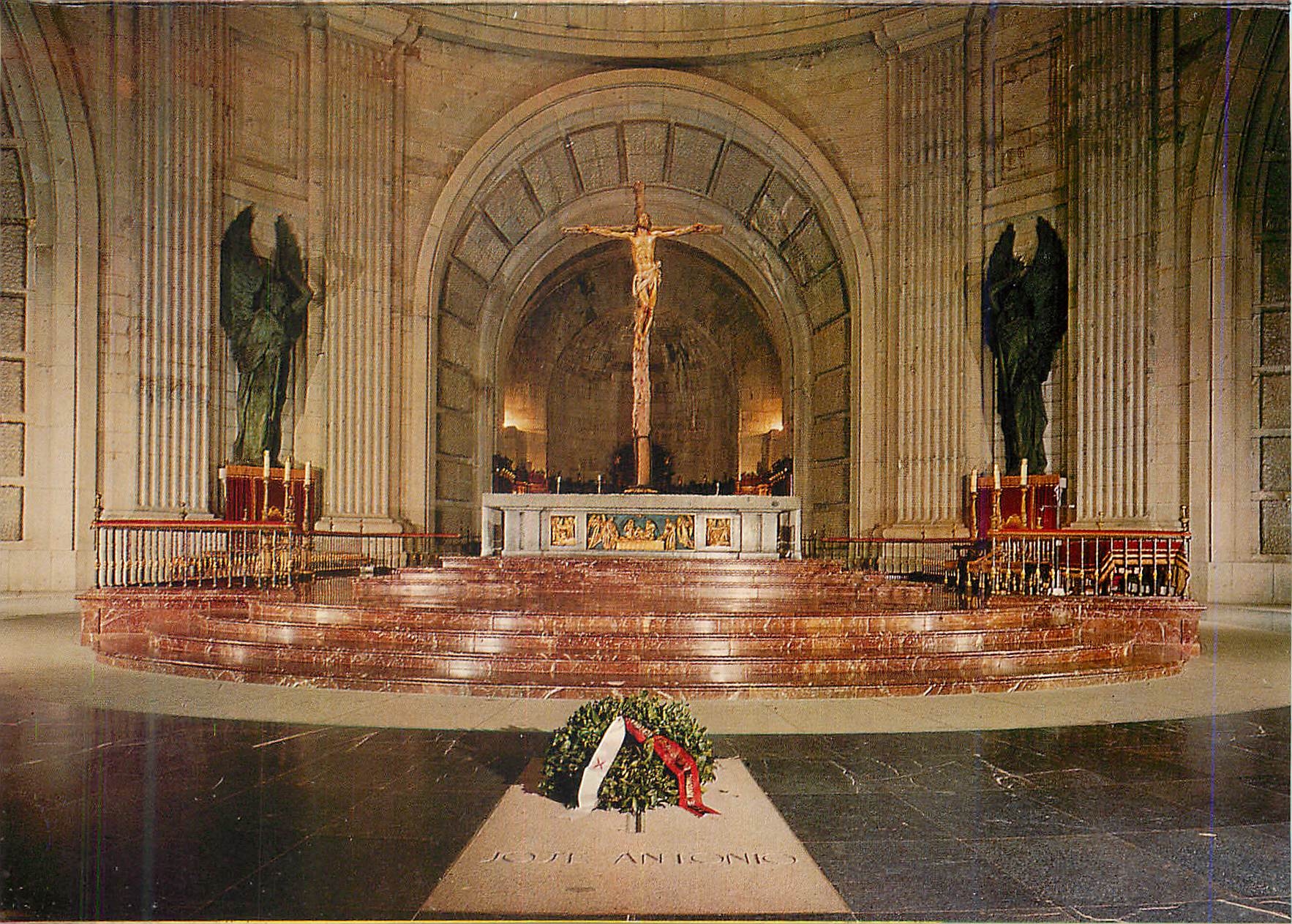 Santa Cruz del Valle de los Caídos — Cripta-Basilique. Altar Mayor