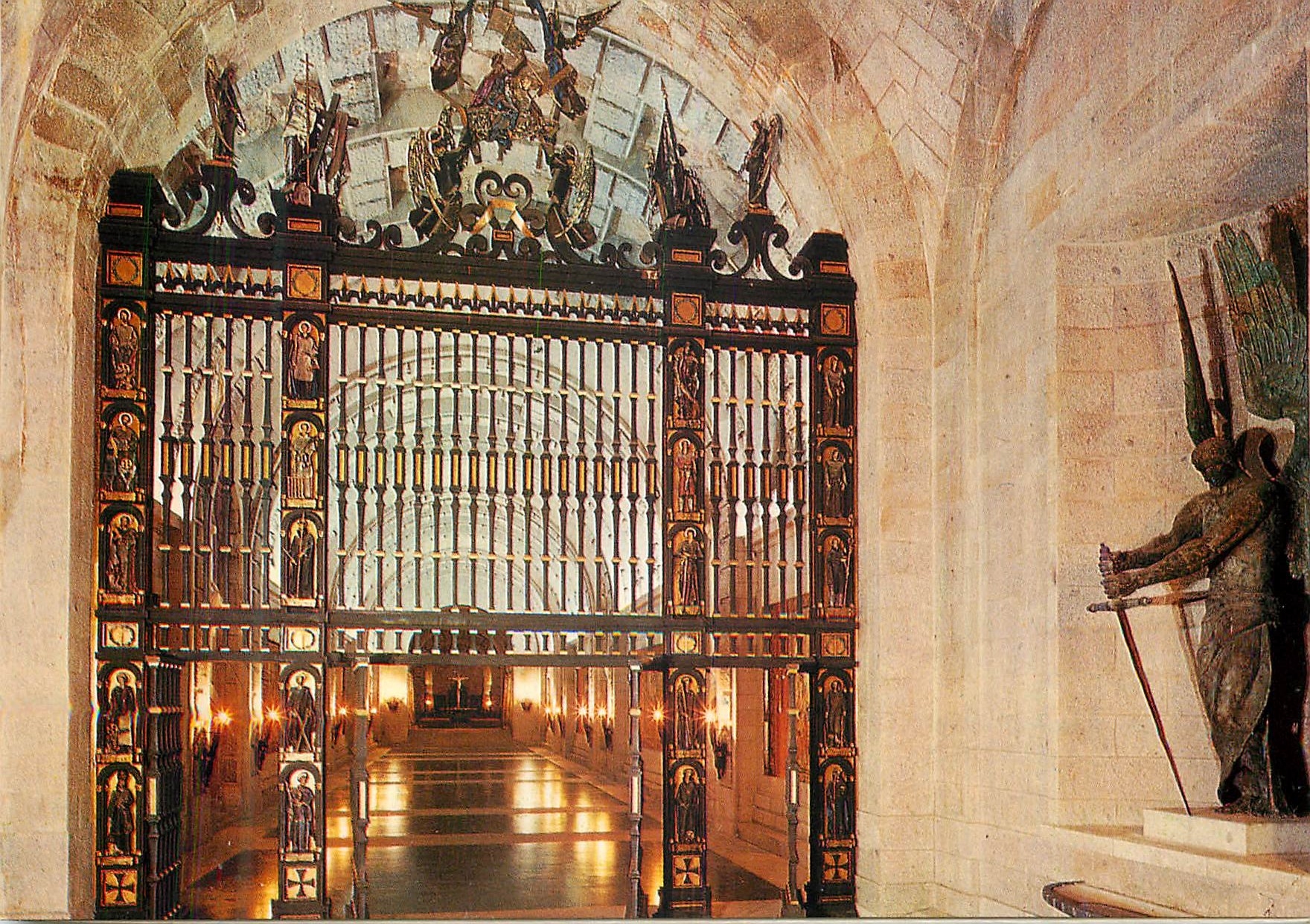 Santa Cruz del Valle de los Caídos — Cripta-Basilique — Editorial Patrimonio Nacional