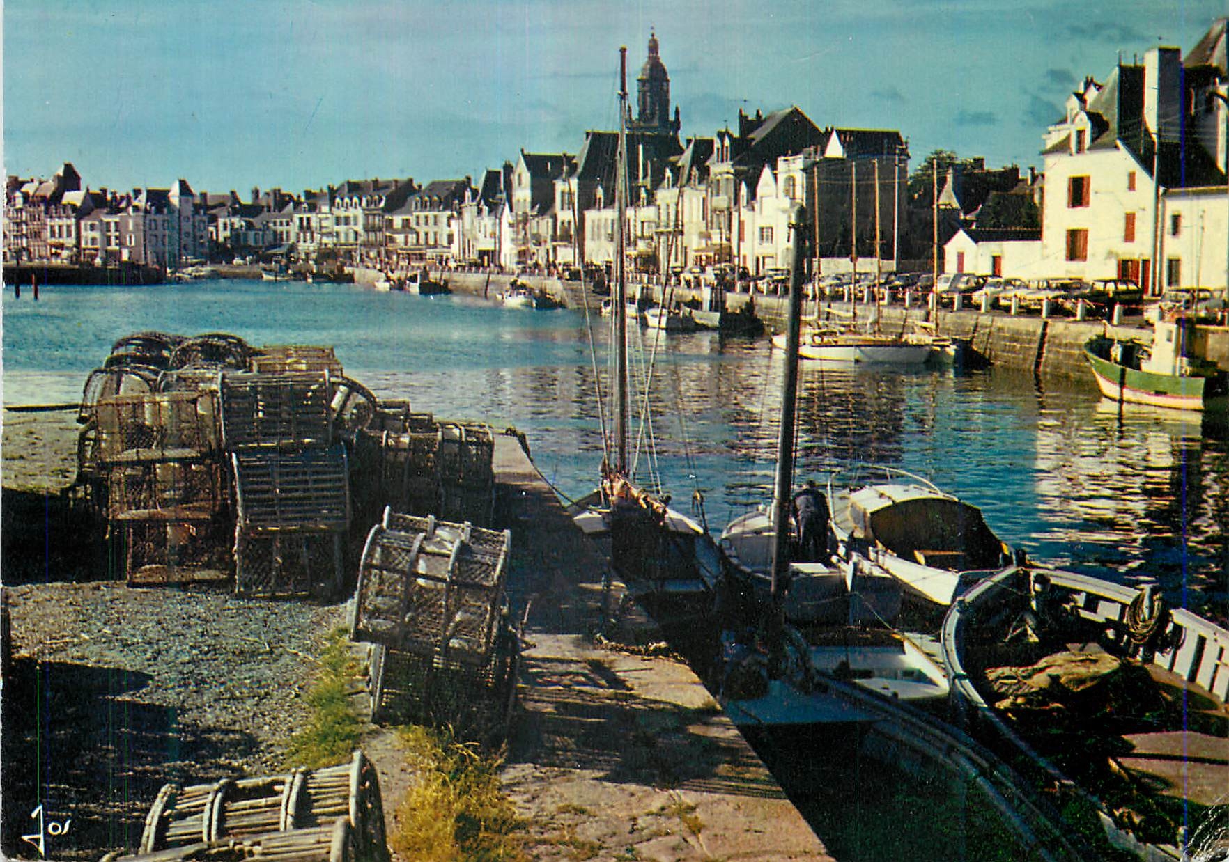 CPM Le Croisic LA Le port et les quais Bateaux de peche