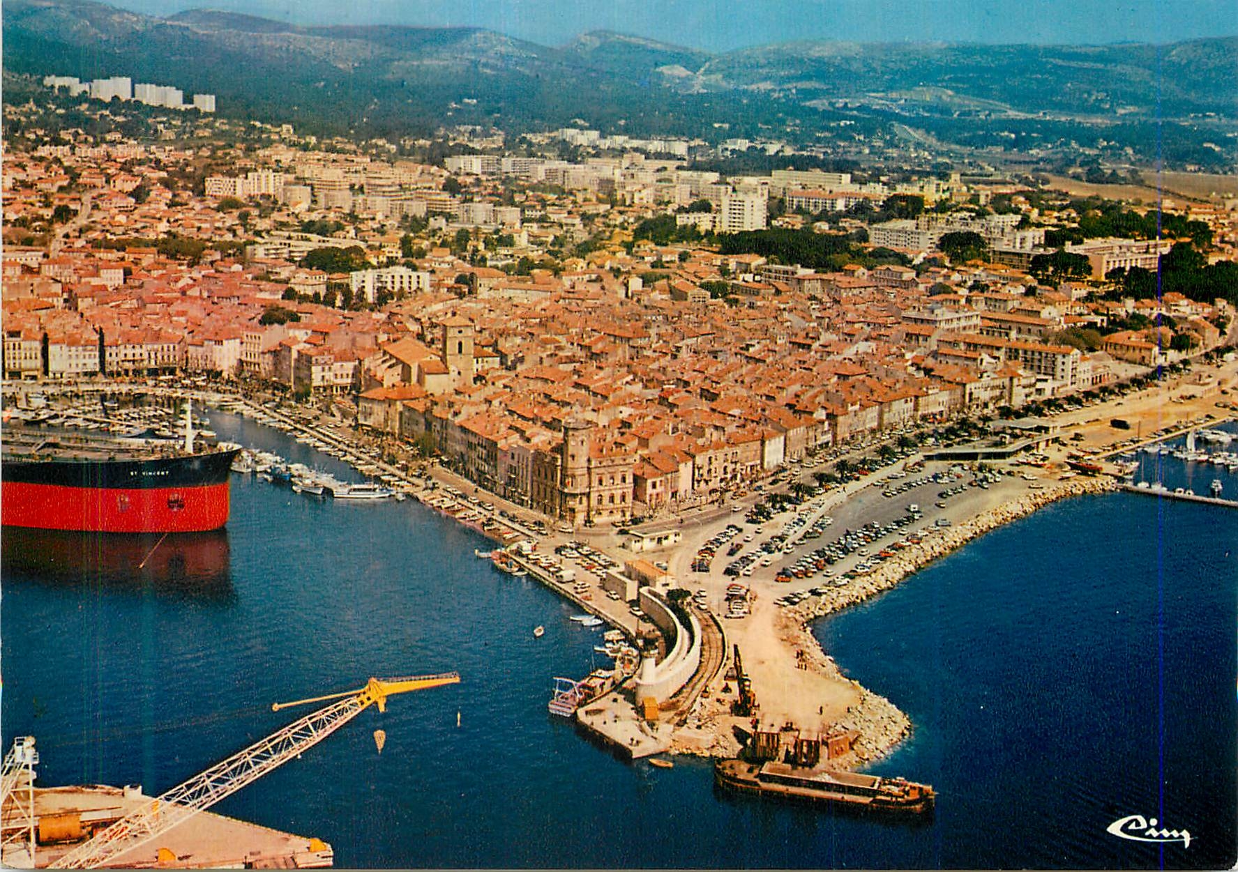 CPM La Ciotat B du Rh Vue generale arienne Le port 