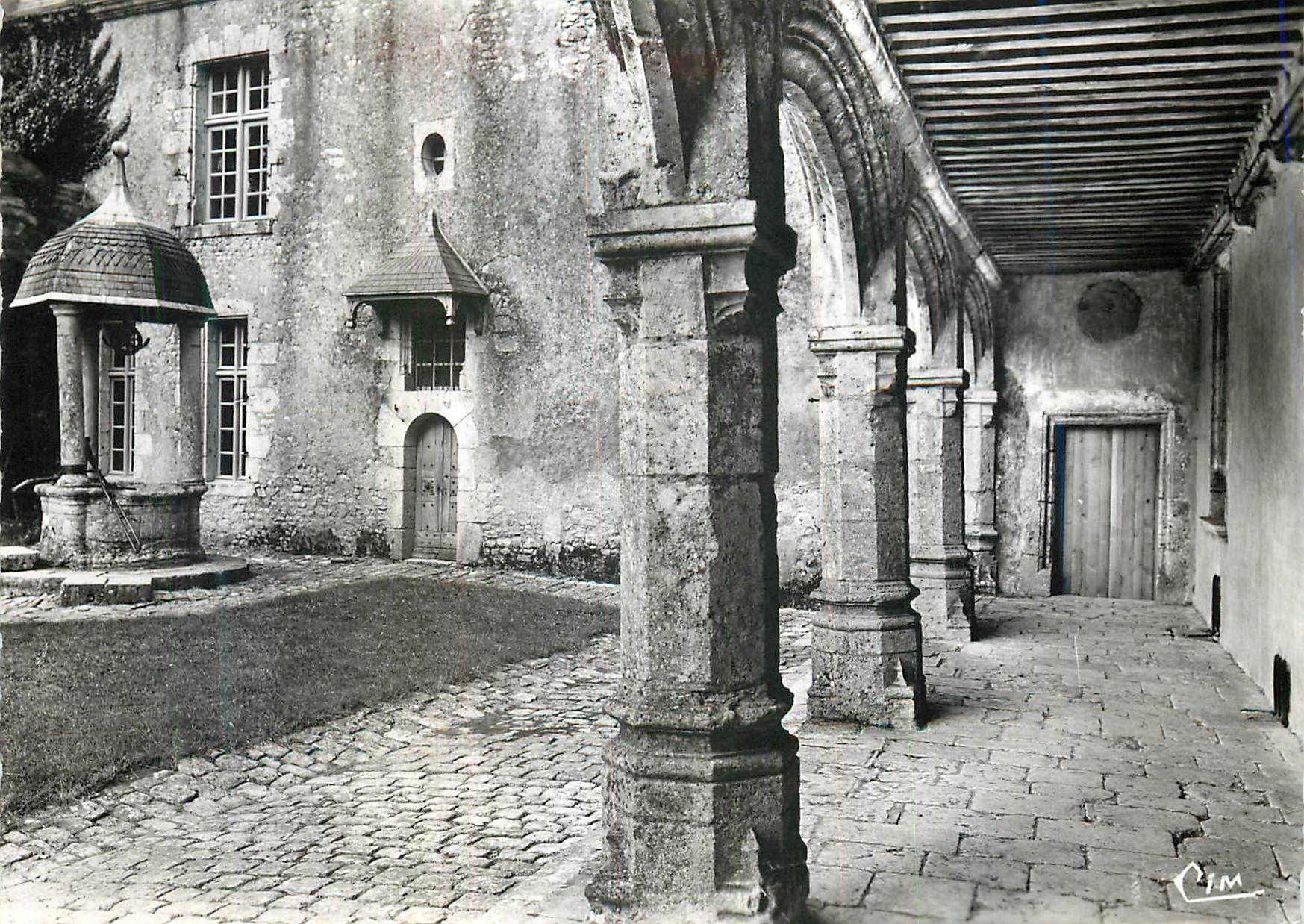Talcy (L.-et-Ch.) — Le Château - Cour intérieure, Cloître et vieux Puits — CIM