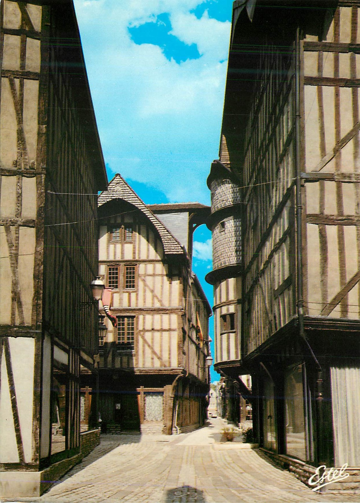 CPM Troyes Aube Capitale de la Champagne Vieilles maisons champenoises et la tourelle de l Orfevre 