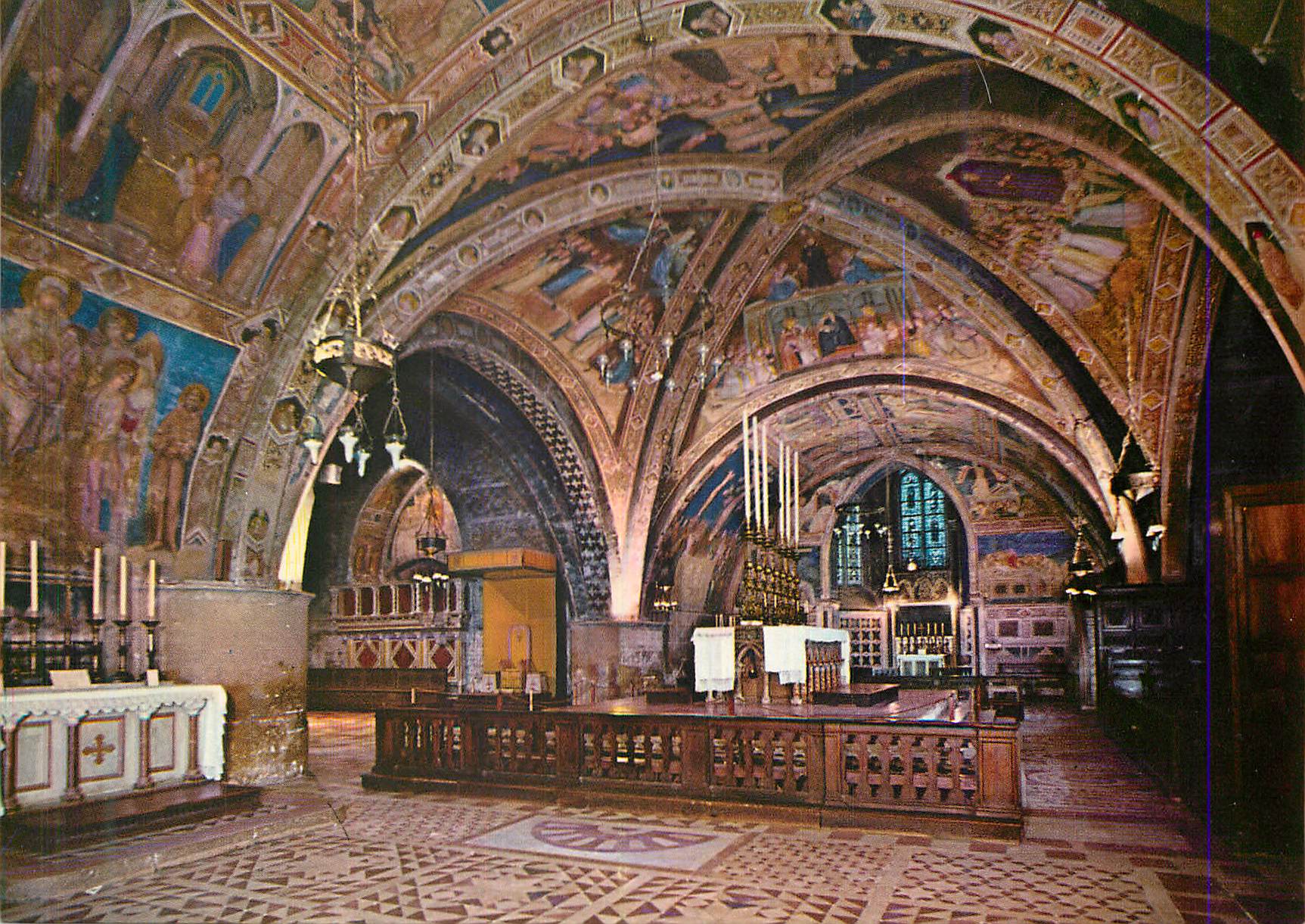 CPM Basilique inferieure de S Francois Les Croisees 