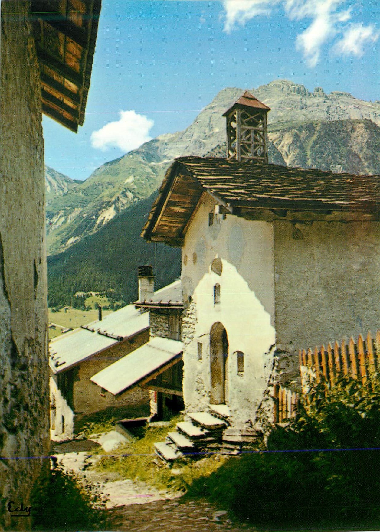 CPM Image de Chez nous La chapelle au coeur du village 