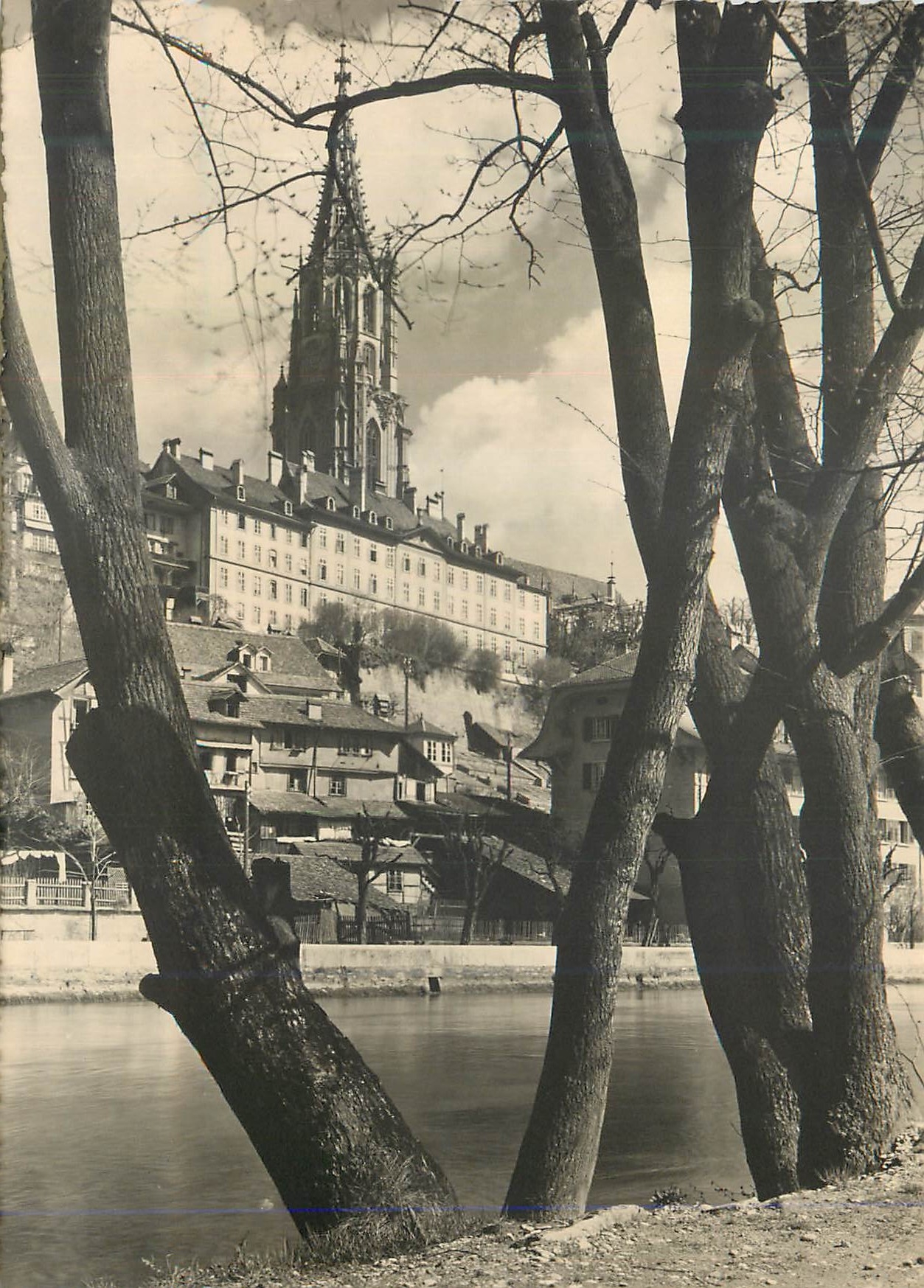 CPM Bern Blick V Schwellenmittell auf das Munster u Stiftsgebaude