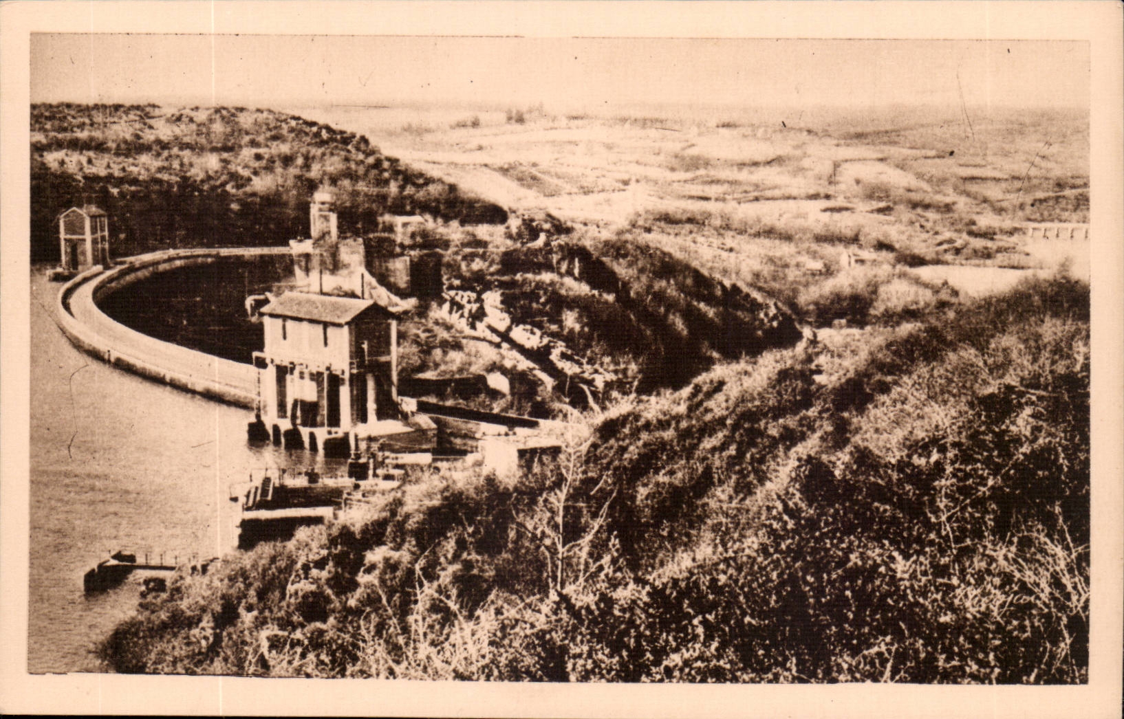 Barrage d'Eguzon — Vue sur la vallée de la Creuse et le pont des Piles — Les Editions Modernes Théojac - Limoges