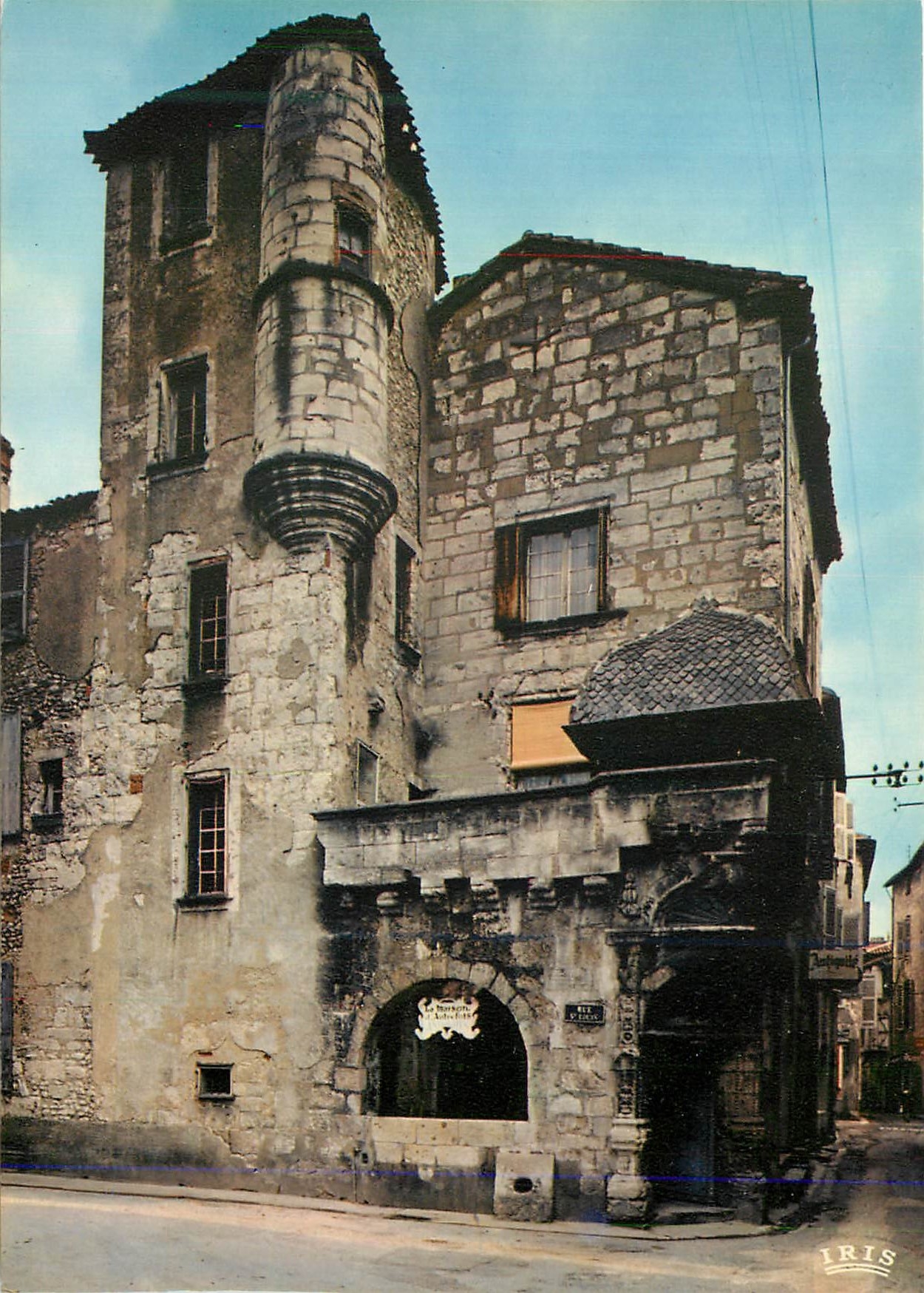 CPM Perigueux (Dordogne) La Maison Tenant 1518