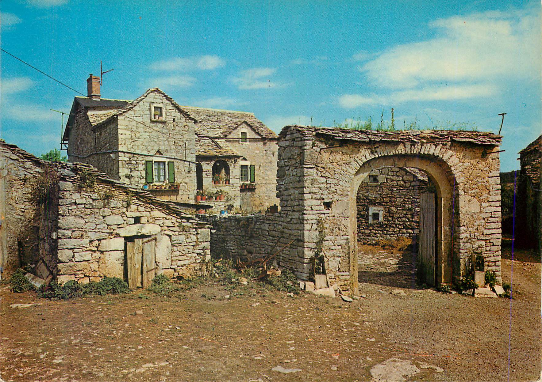 CPM Une Ferme de Chez nous