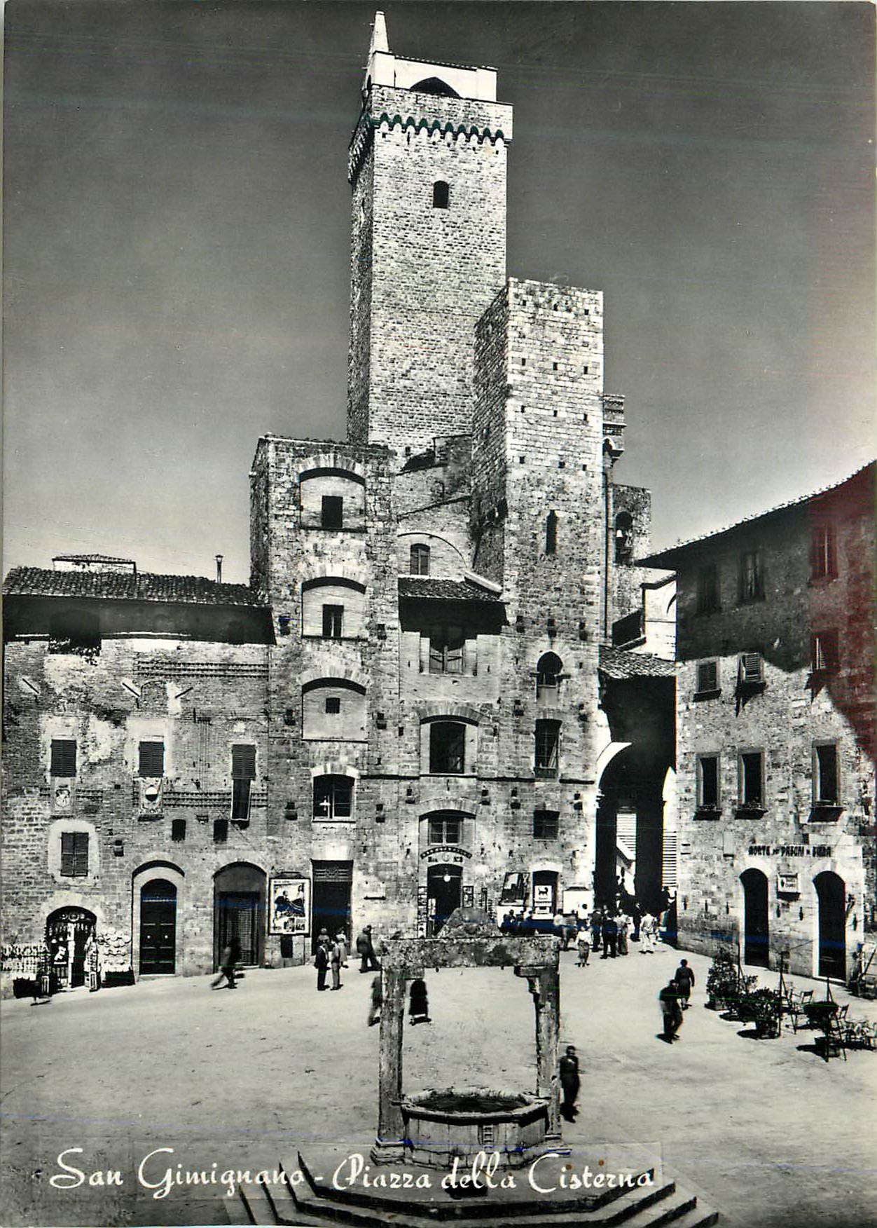 CPM S Gimignano Place de la Cisterne