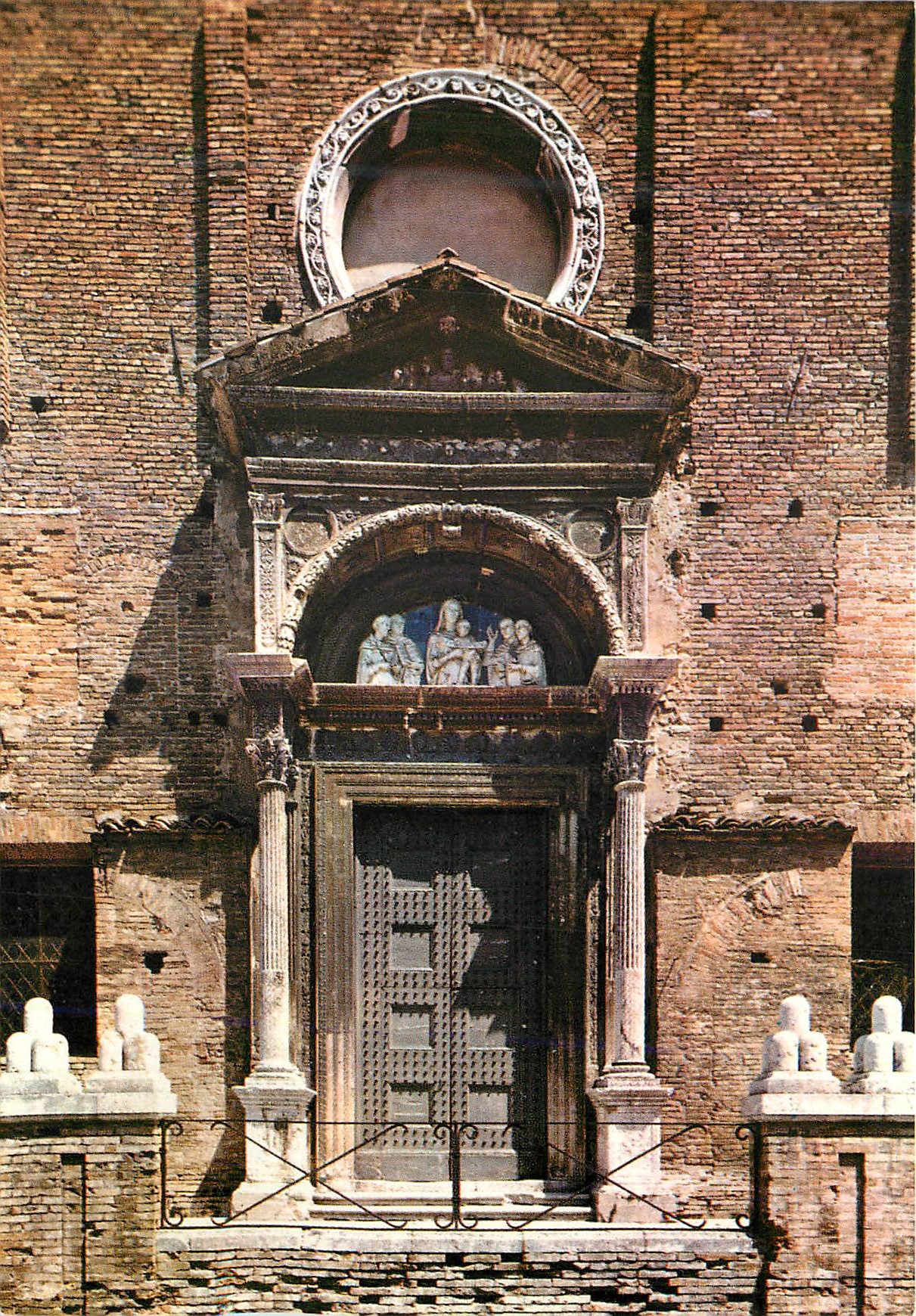 CPM Urbino St Dominique Portail avec Lunette de Luca della Robbia