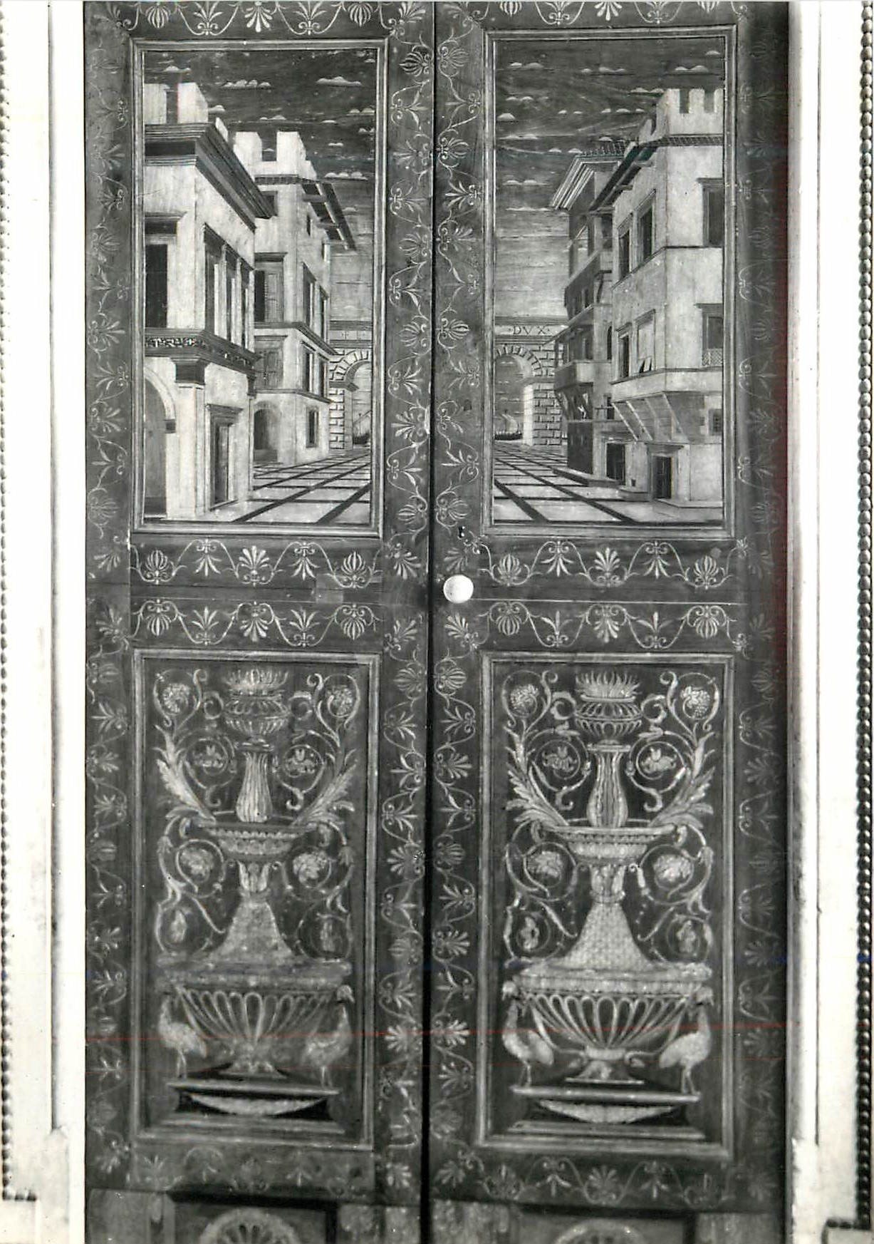 CPM Urbino La Porte de la Chambre a Coucher du Duc