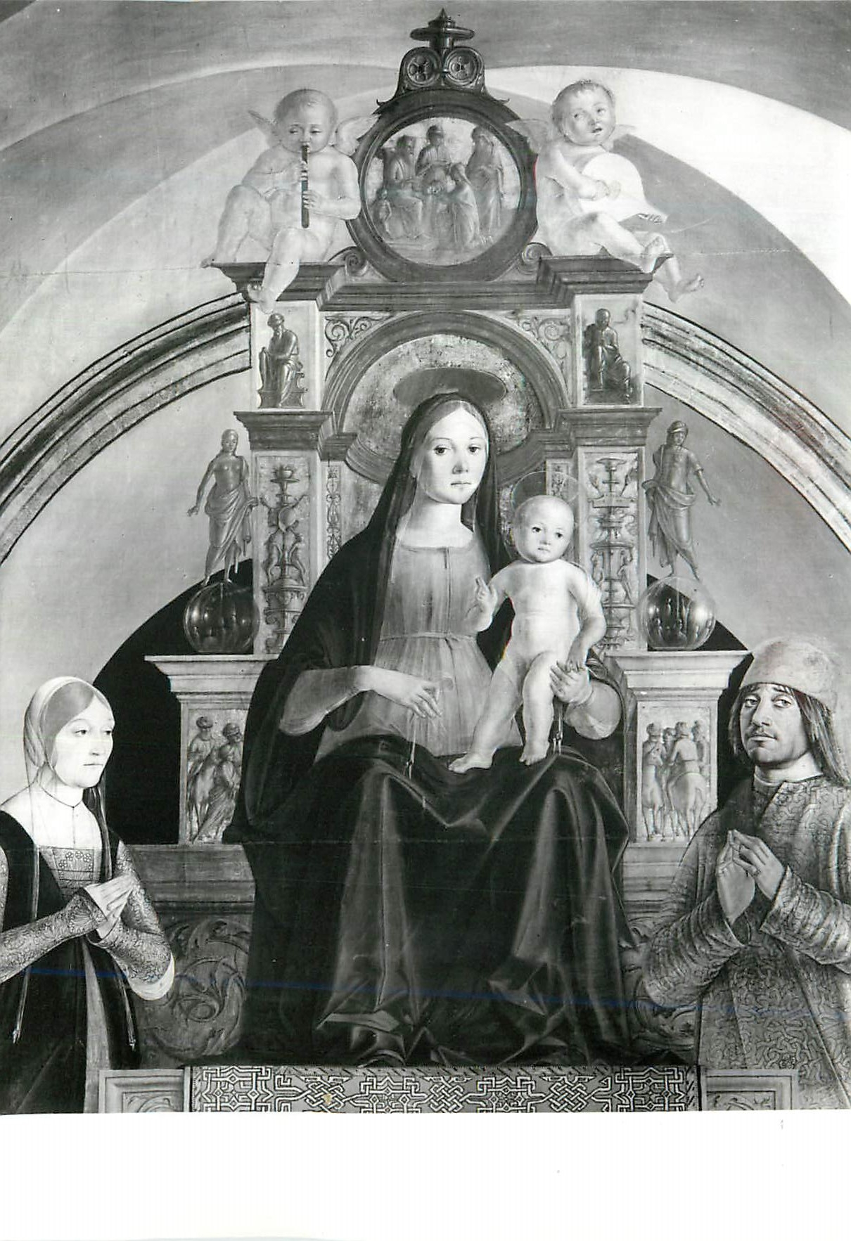 CPM Bologna Chiesa di S Giacomo Maggiore la Sainte Vierge sur le Trone