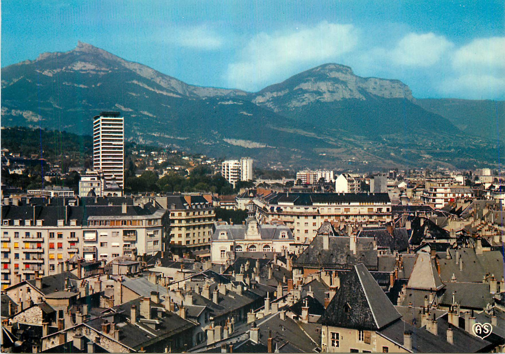 CPM Chambery Vue Generale de la Ville au Fond Le Nivolet et le Peney