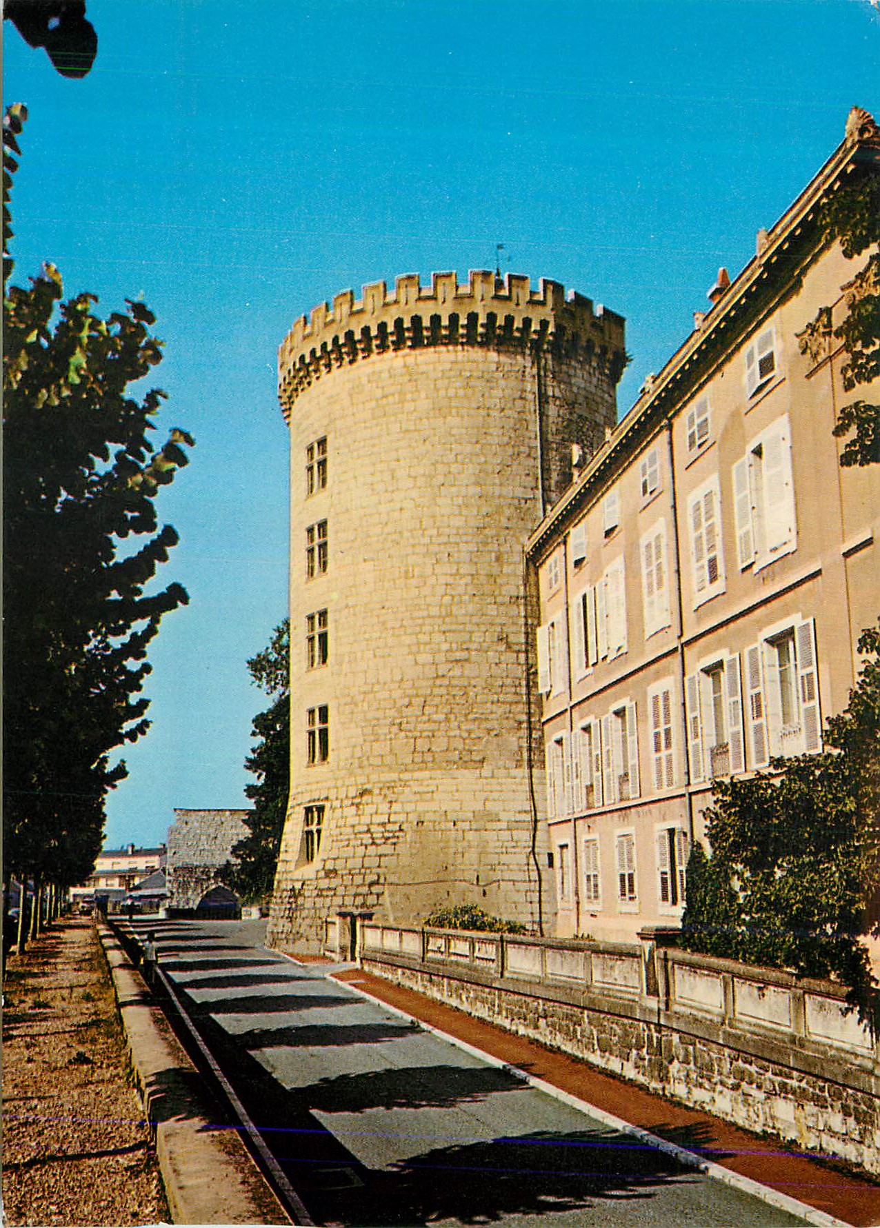 Chambéry — Der Donjon oder Runde Turm (12. Jh.) in den Gärten der Präfektur — Faubourg Maché Editions