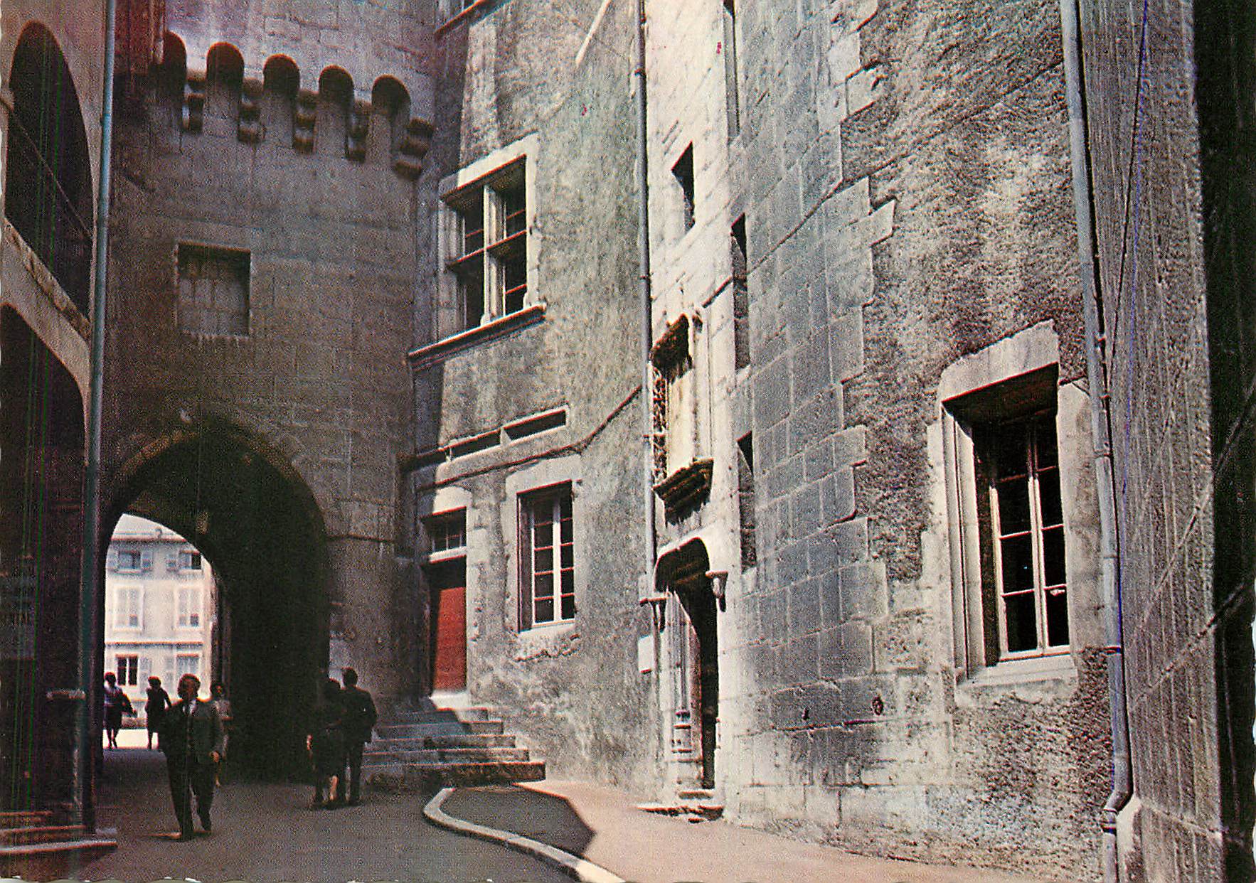CPM Chambery Montee Interieure du Chateau des Ducs de Savoie