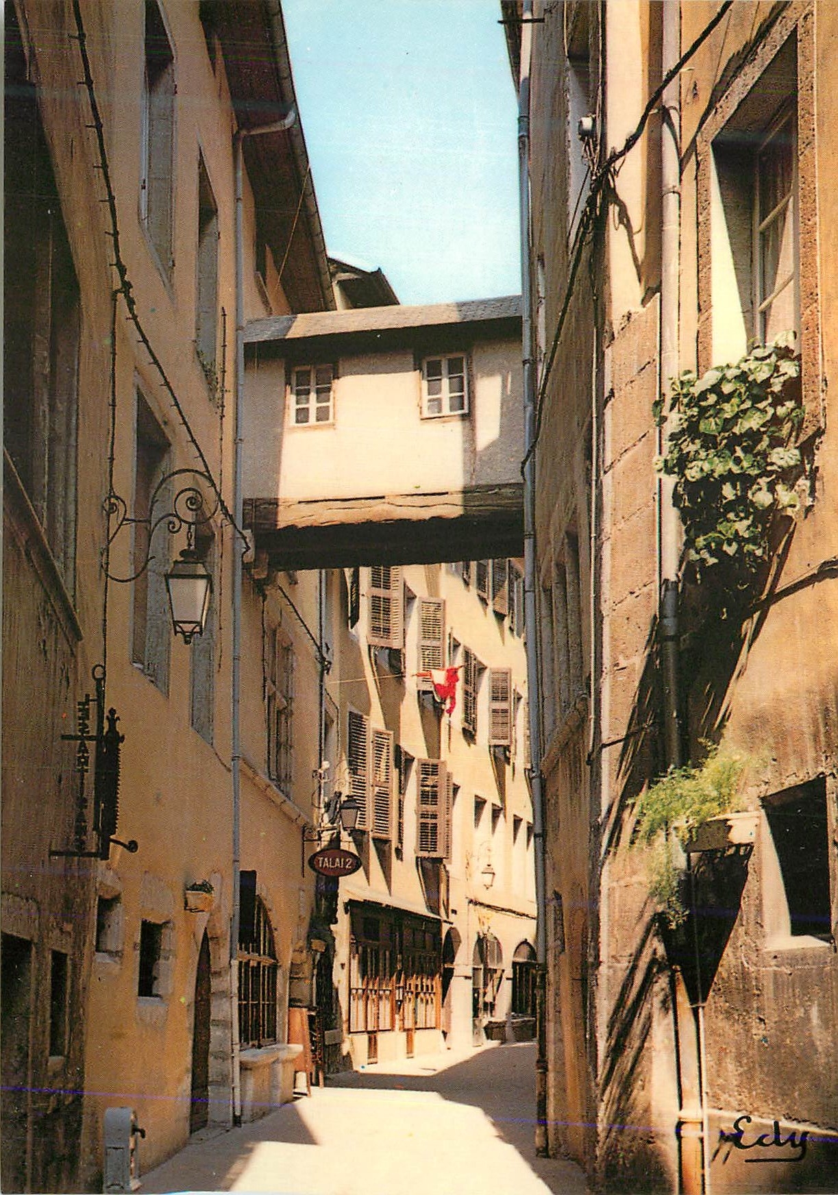 CPM Chambery (Savoie) Passage Aerien de la Rue Basse du Chateau (XIVe S)