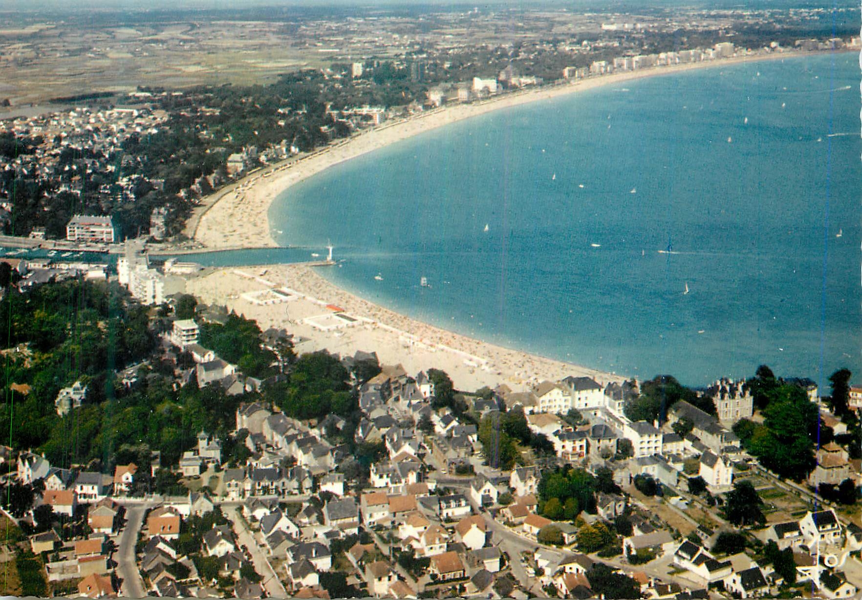 CPM La Baule Le Pouliguen (L A) La Bretagne en Couleurs Vue d'Ensemble des Plages