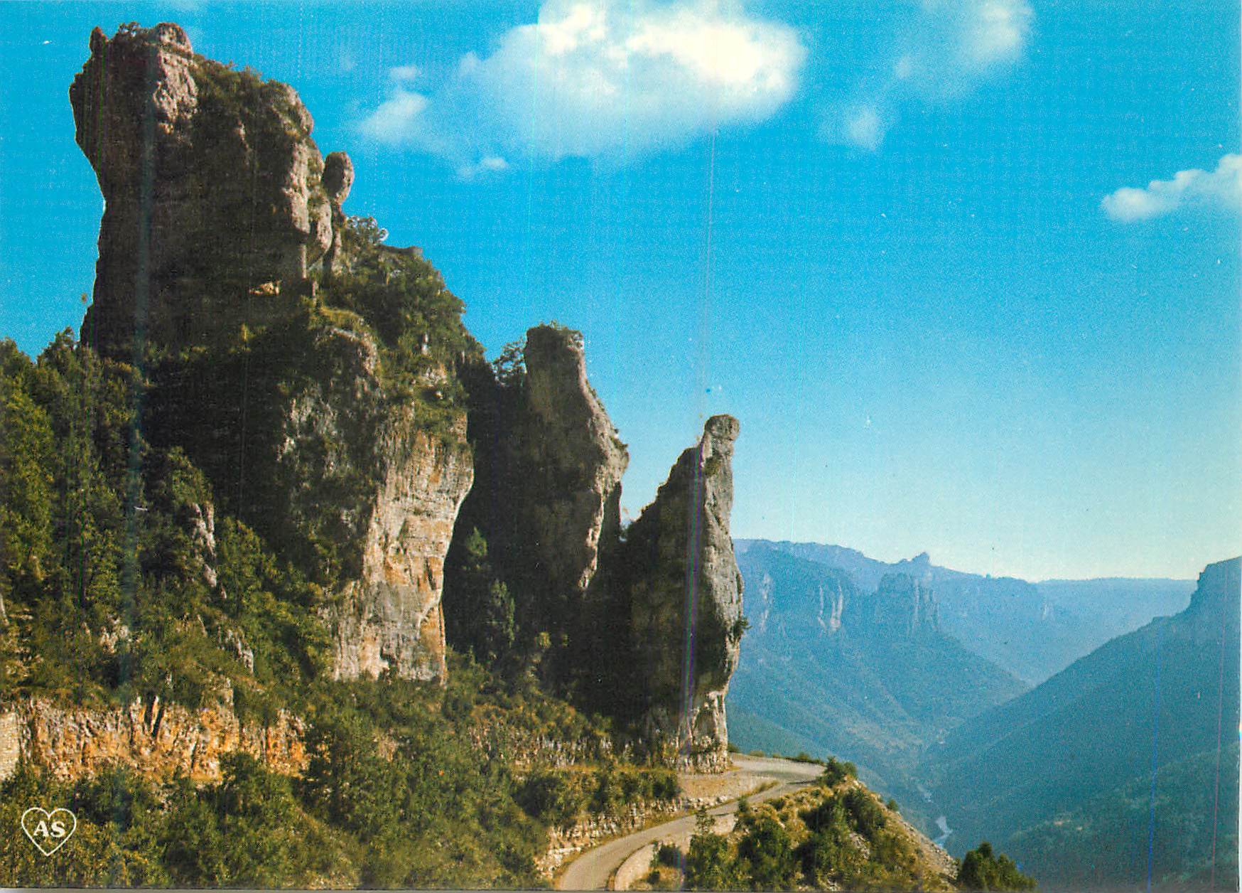 Gorges du Tarn — Vue des Vignes et du château de Blanquefort — Société des Cartes Postales APA-POUX