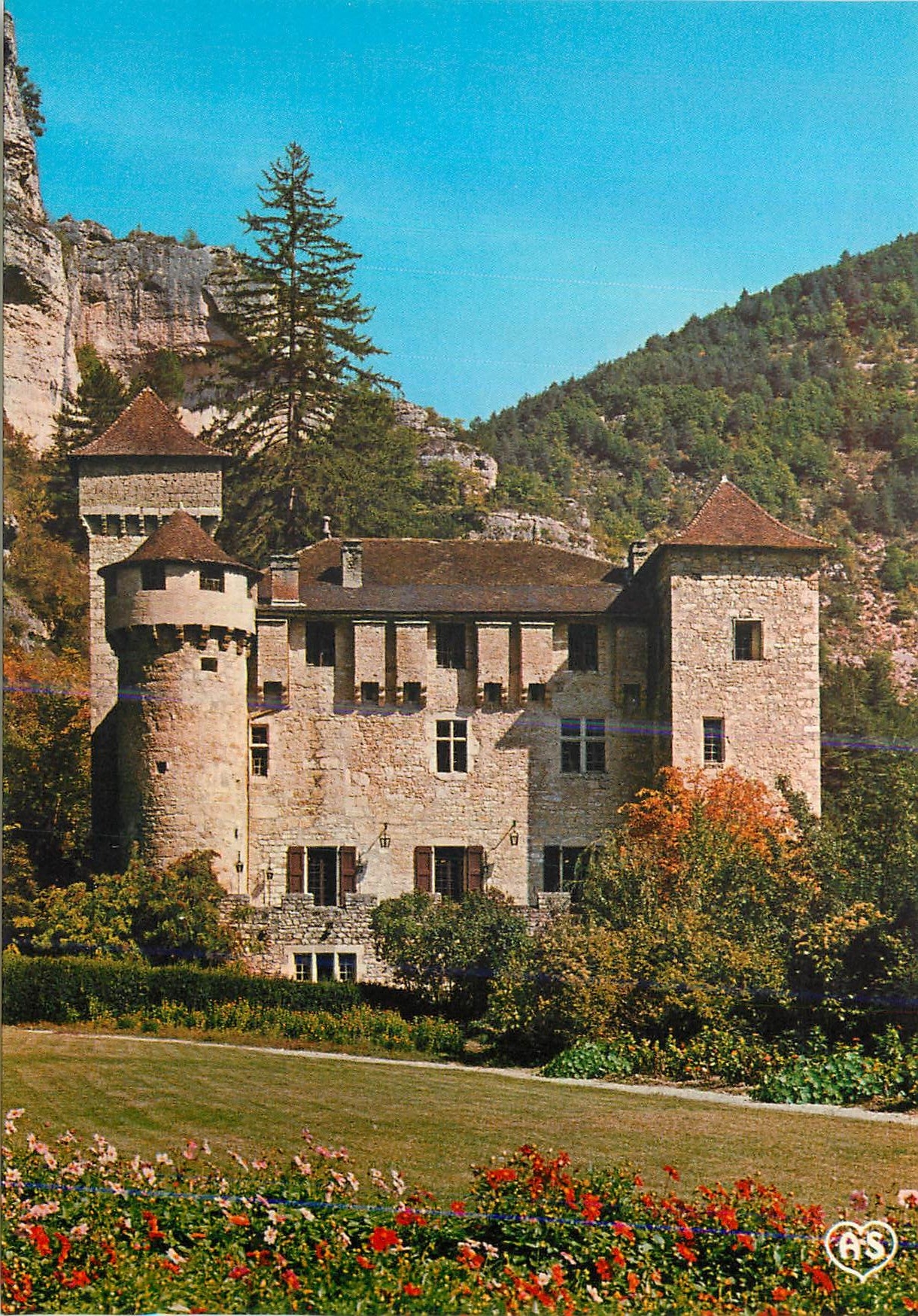 CPM Les Gorges du Tarn Chateau de la Caze (XVe S) dans son site Romantique