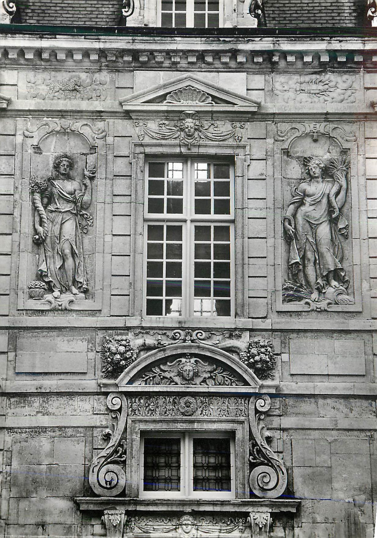 CPM Hotel de Bethune Sully Les Saisons Le Printemps et l'Ete