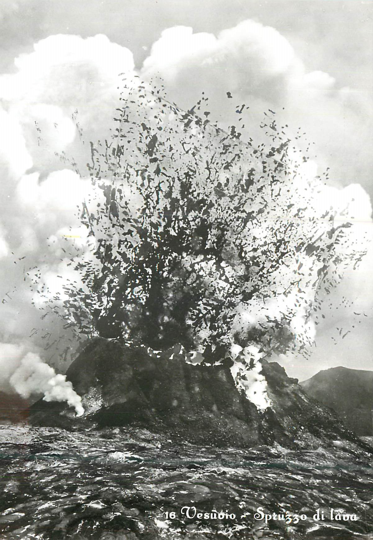 CPM le Vesuve Jaillissement de Lave Volcan