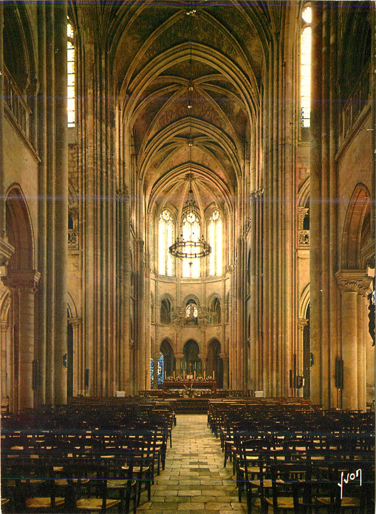 Intérieur de la cathédrale de Senlis — Hauteur de la nef 24 m — Éditions d'art Yvon