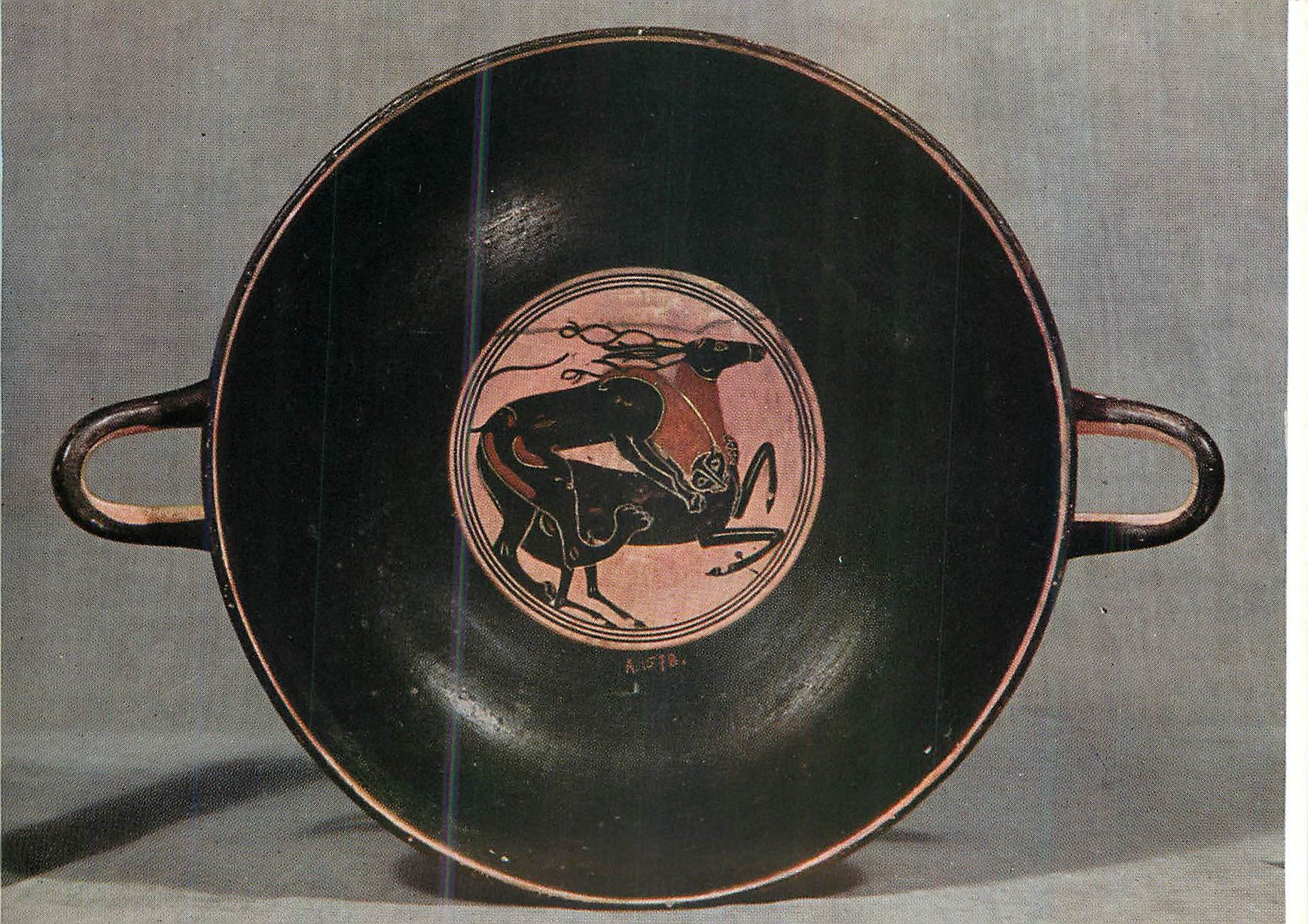 Coupe attique à figures noires — VIe s. av. J.-C. — Musées royaux d'Art et d'Histoire, Bruxelles