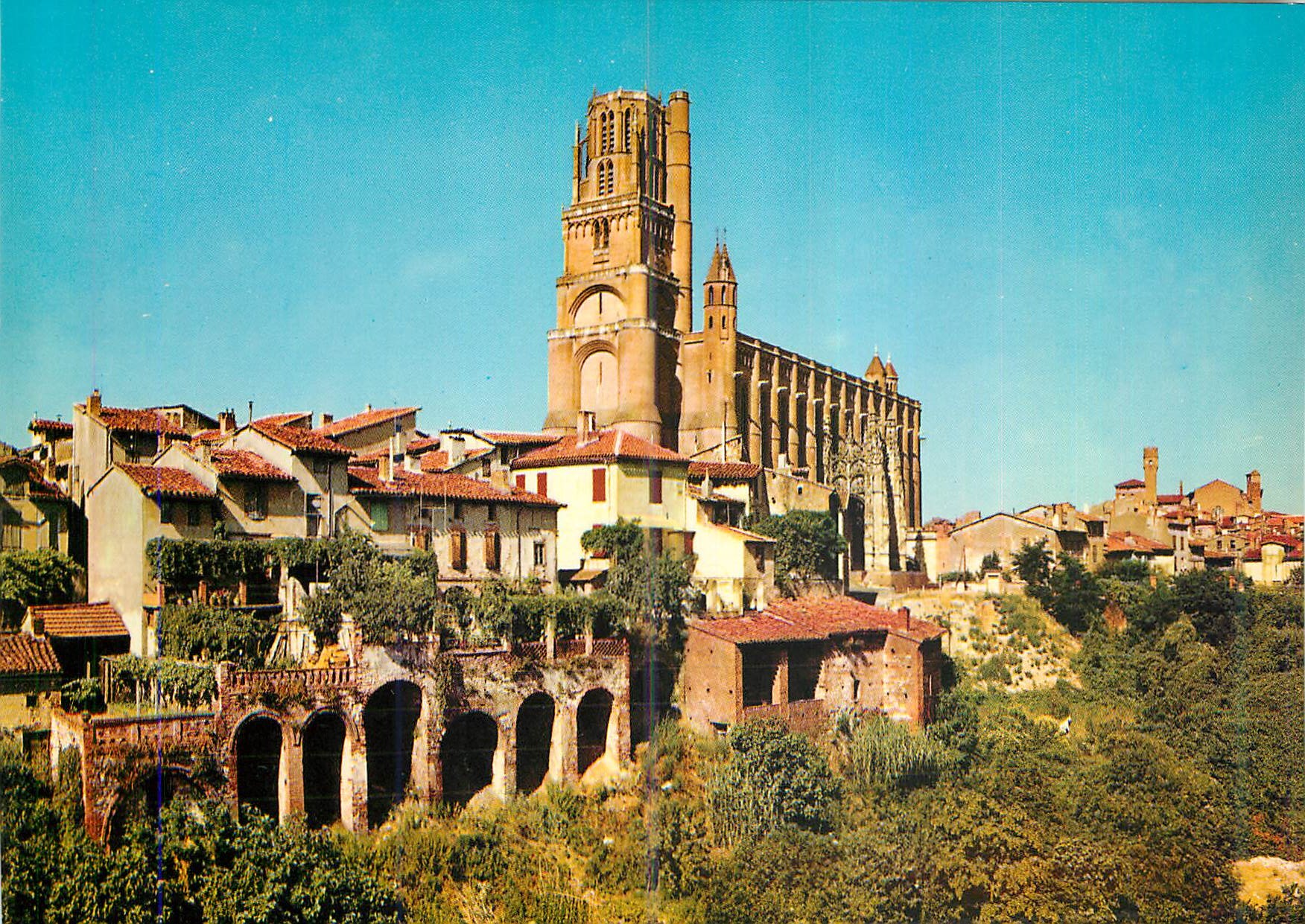 Albi — La Basilique Sainte-Cécile dominant le Vieil Albi — Société des Cartes Postales APA-POUX